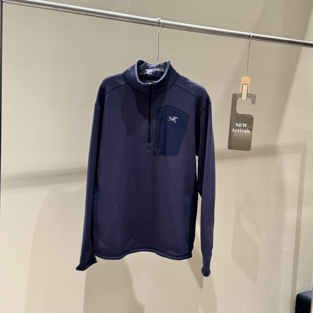 ARC‘TERYX |KYANITE Hoody 半拉链立领刺绣 Logo 休闲抓绒长袖夹克 产品配色:黑色、层云蓝、宝石蓝、砂陶棕 编码:000300E