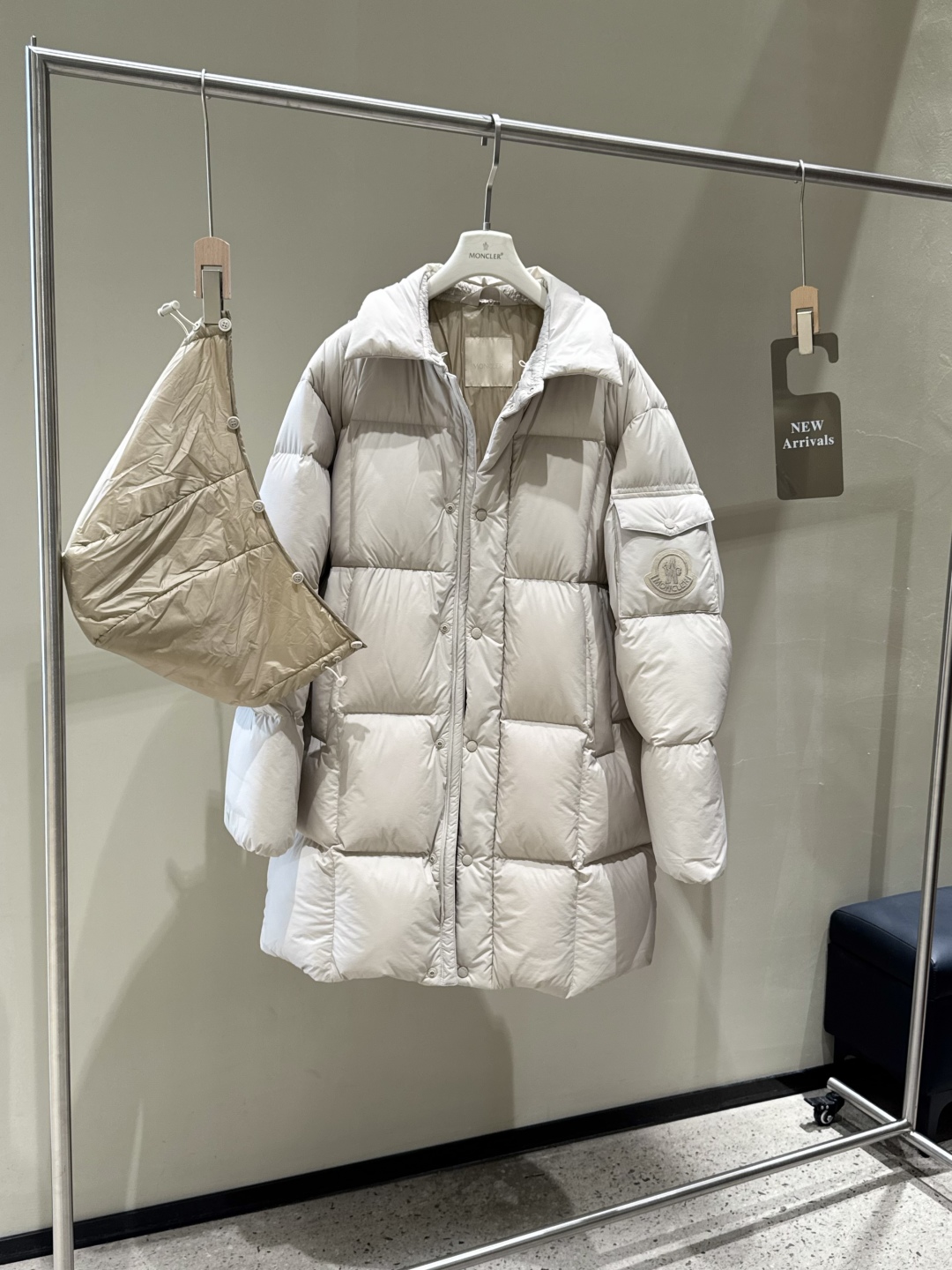 #正品级:𝗠𝗼𝗻𝗰𝗹𝗲𝗿｜盟可睐 𝟮𝟱𝗦𝗦 𝗔𝗹𝗶𝘇𝗲长款大标 可拆卸帽 加厚长款羽绒服【赵露思同款】 