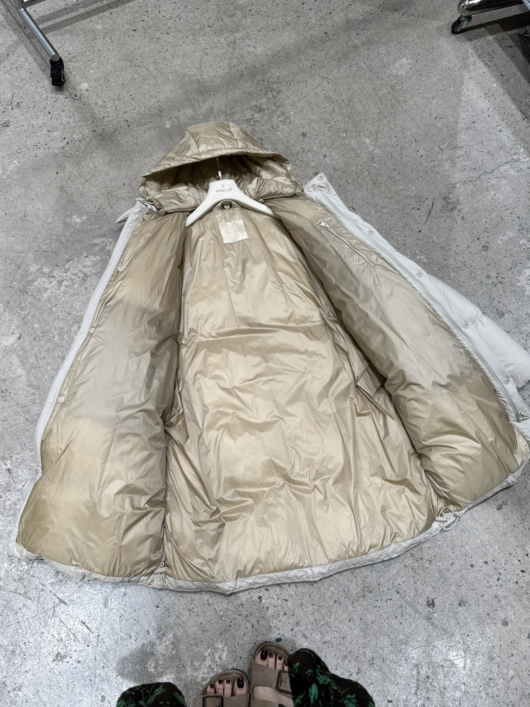 #正品级:𝗠𝗼𝗻𝗰𝗹𝗲𝗿｜盟可睐 𝟮𝟱𝗦𝗦 𝗔𝗹𝗶𝘇𝗲长款大标 可拆卸帽 加厚长款羽绒服【赵露思同款】 