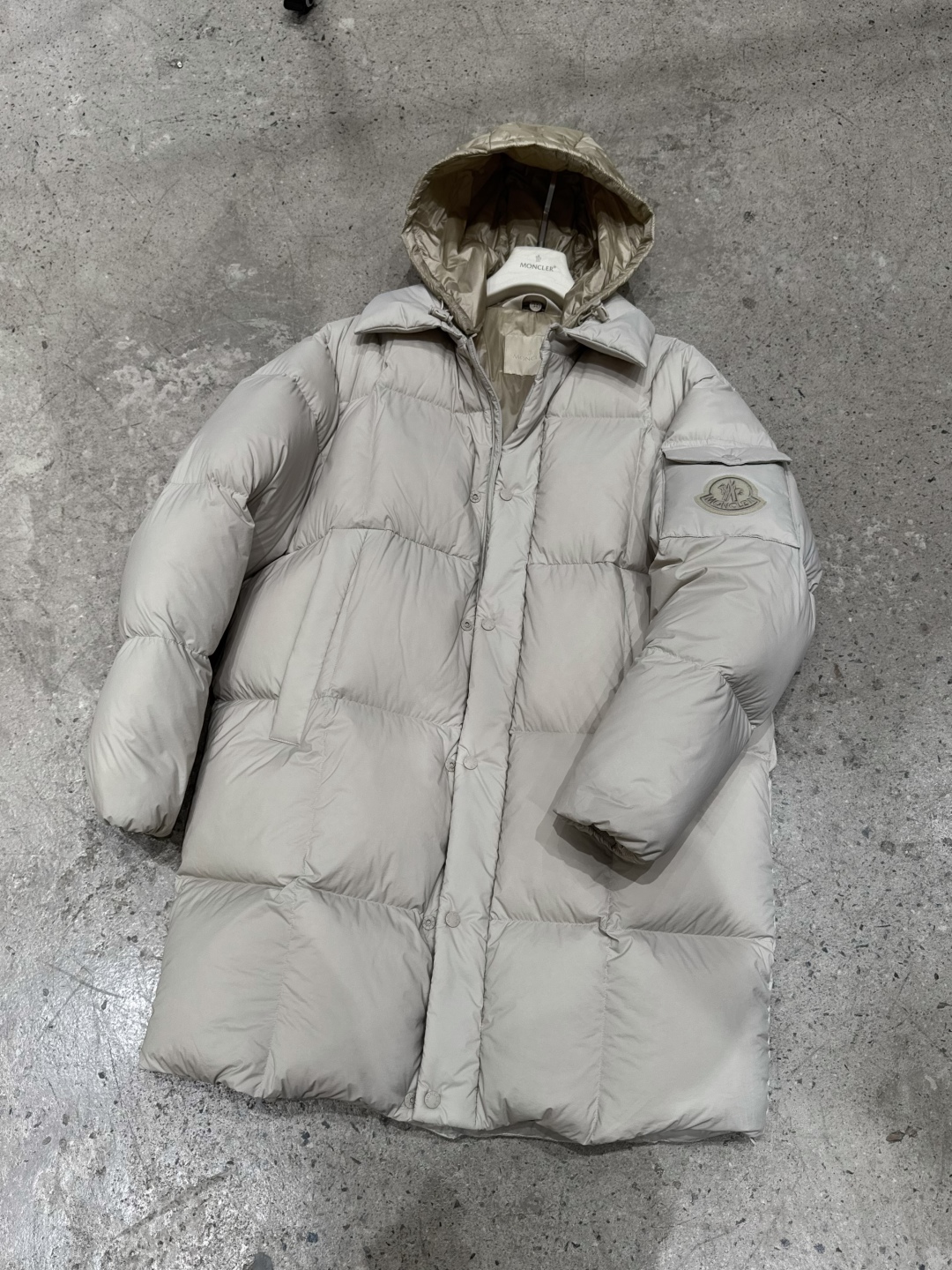 #正品级:𝗠𝗼𝗻𝗰𝗹𝗲𝗿｜盟可睐 𝟮𝟱𝗦𝗦 𝗔𝗹𝗶𝘇𝗲长款大标 可拆卸帽 加厚长款羽绒服【赵露思同款】 