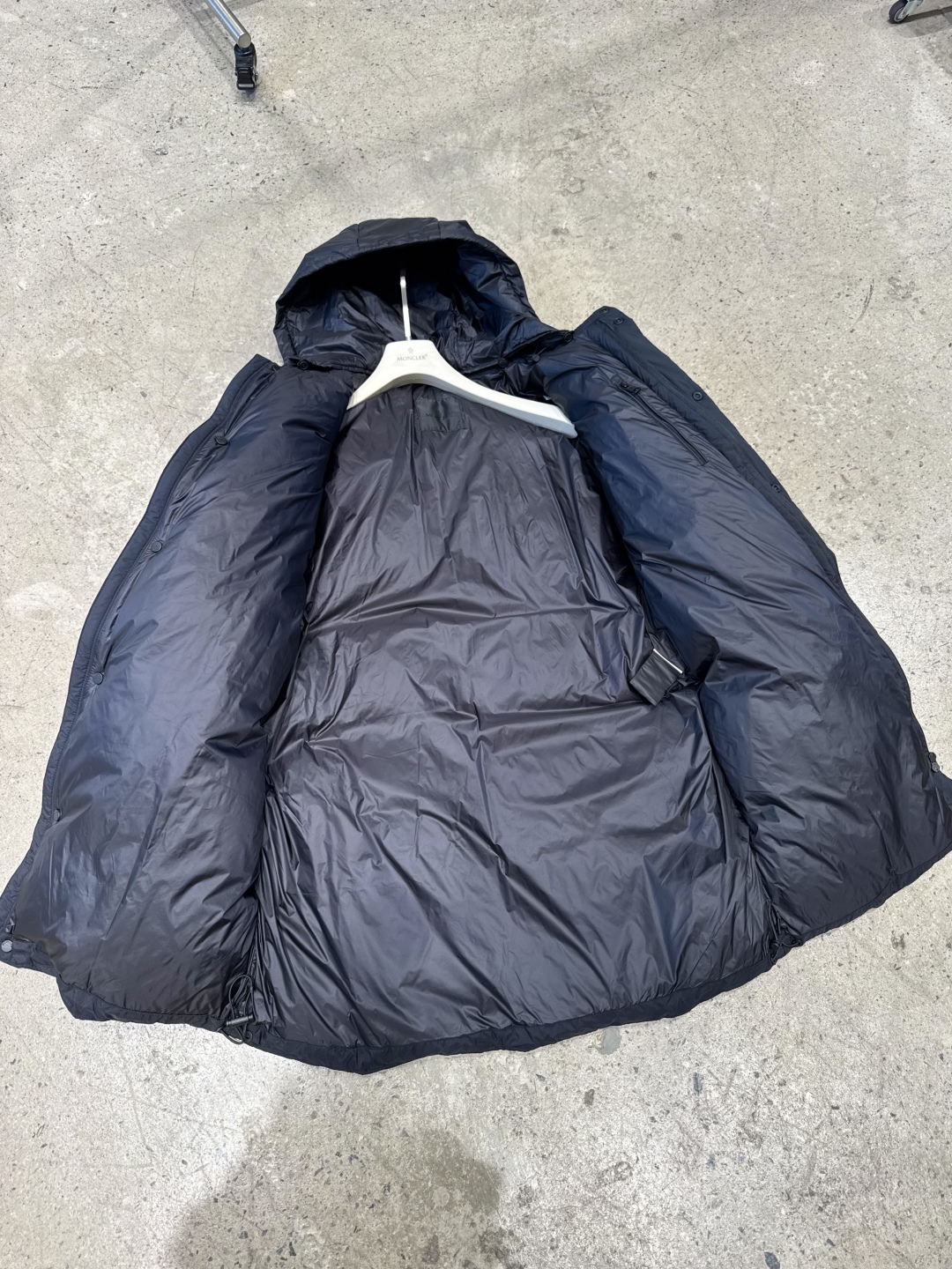 #正品级:𝗠𝗼𝗻𝗰𝗹𝗲𝗿｜盟可睐 𝟮𝟱𝗦𝗦 𝗔𝗹𝗶𝘇𝗲长款大标 可拆卸帽 加厚长款羽绒服【赵露思同款】 