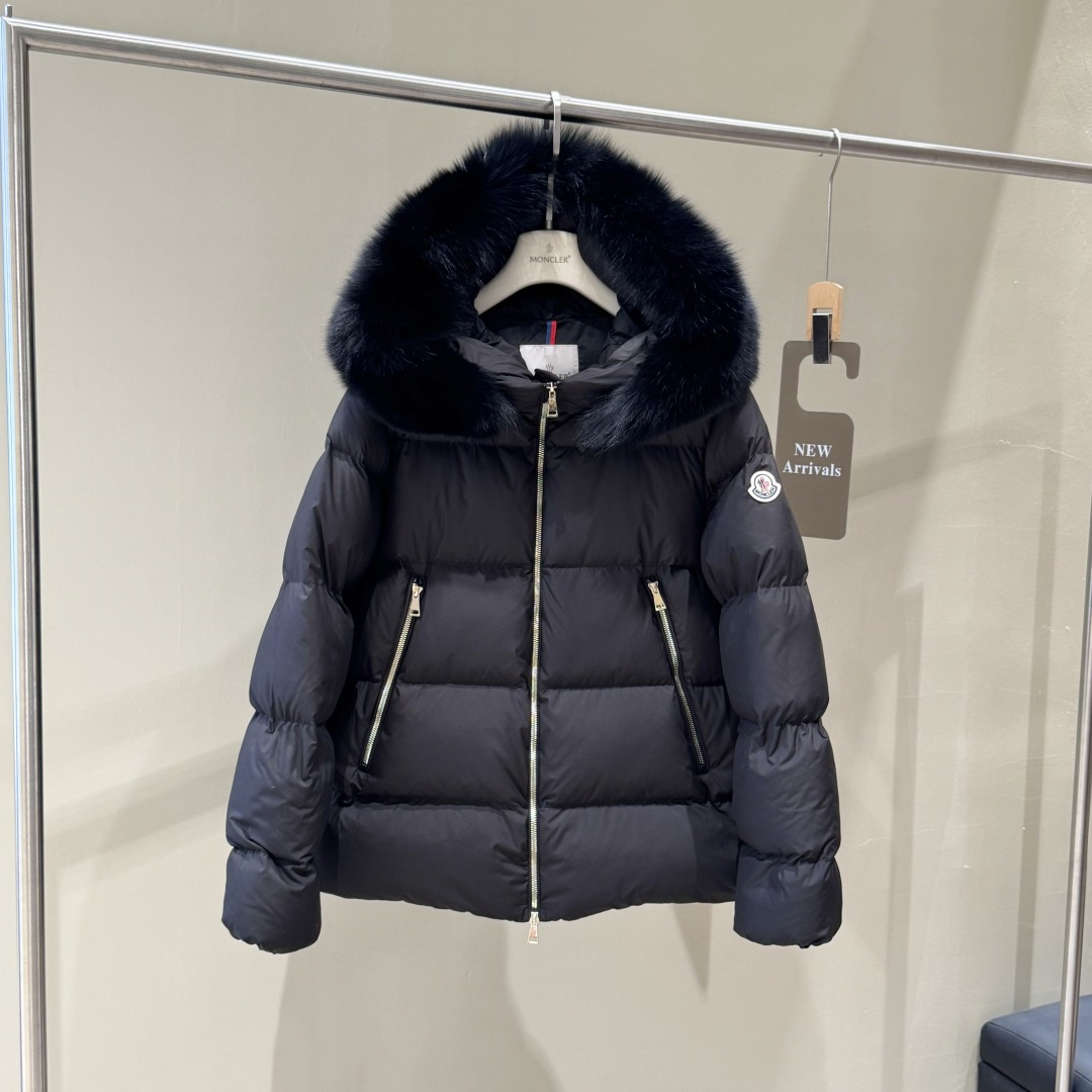 Moncler|盟可睐 Laichefur系列 羊毛毛领 短款鹅绒羽绒服 女款 Size:1# 2# 3# 4# 产品配色: 黑色、 白色 编码:000950C