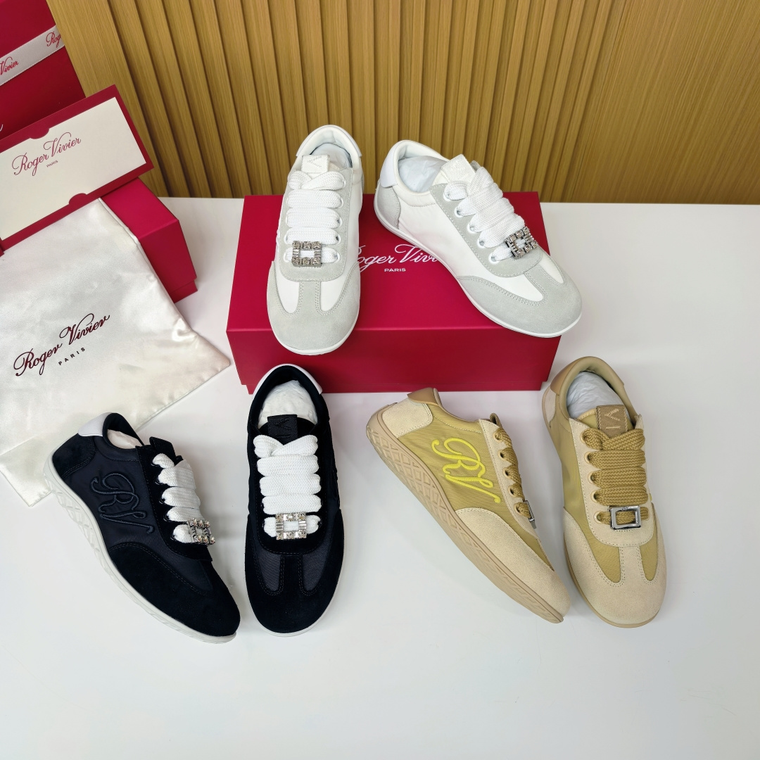 NO:485454,**Rv's latest Viv Low German training shoes are here ｜French lazy without wearing high heels** Squeeze the subway without losing to ballet shoes, walk 20,000 steps in the exhibition, ** 'Elegance never requires tiptoe!' ** Perfect reproduction of the original version, no pressure in and out of the counter Upper: top layer cow velvet high-density mulberry silk Inner: mixed breeding sheep outsole outsole: original opening TPU outsole Size: (35-40) 40 Custom made no return or replacement, casual shoes/sports shoes, sneakers19860909**Rv最新款Viv Low德训鞋她来了 ｜不穿高跟的法式慵懒**  挤地铁不输芭蕾鞋,逛展暴走2万步, **“优雅从不需要踮脚！”**  完美复刻原版,进出专柜无压力 鞋面:头层牛绒高密度桑蚕丝 内里:混种羊里 大底:原版开幕TPU大底 码数:（35-40）40订做不退不换,休闲鞋/运动鞋,sneakers,Women's Shoes