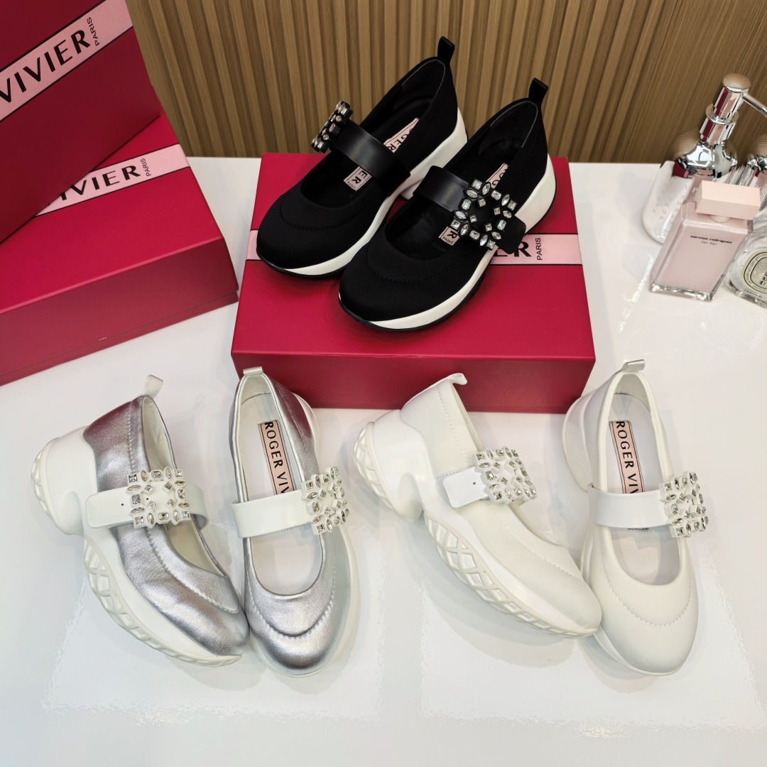 NO:485420,Roger Vivier's latest sneakers [The 'cloud-step feeling' is not tired when you walk 5km away. You can go to the C position when you go out. It looks 2 meters long with shark pants. It is lazy and chic with jeans!  The rainy days of the anti-slip honeycomb are as stable as Mount Tai. Secretly increase the height by 6cm and become 'storm-winning fashionable' in seconds. The size is 34-40 (34 40 custom-made, no return or exchange), casual shoes/sports shoes, roger vivier, sneakers, jeans19860909Roger Vivier最新运动鞋【暴走5km也不累的「踩云感」 出街即C位 配鲨鱼裤显腿长2米 搭牛仔裤慵懒又chic！ 防滑蜂窝底下雨天稳如泰山 偷偷增高6cm小心机 秒变「暴走时髦精」 码数34-40（34 40订做不退不换）,休闲鞋/运动鞋,roger vivier,sneakers,jeans,Women's Shoes