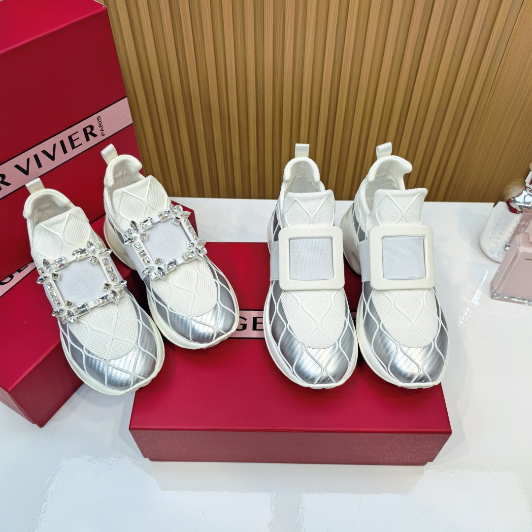 NO:485444,Roger Vivier's latest sneakers [The 'cloud-step feeling' is not tired when you walk 5km away. You can go to the C position when you go out. It looks 2 meters long with shark pants. It is lazy and chic with jeans!  The rainy days of the anti-slip honeycomb are as stable as Mount Tai. Secretly increase the height by 6cm and become 'storm-winning fashionable' in seconds. The size is 34-40 (34 40 custom-made, no return or exchange), casual shoes/sports shoes, roger vivier, sneakers, jeans19860909Roger Vivier最新运动鞋【暴走5km也不累的「踩云感」 出街即C位 配鲨鱼裤显腿长2米 搭牛仔裤慵懒又chic！ 防滑蜂窝底下雨天稳如泰山 偷偷增高6cm小心机 秒变「暴走时髦精」 码数34-40（34 40订做不退不换）,休闲鞋/运动鞋,roger vivier,sneakers,jeans,Women's Shoes