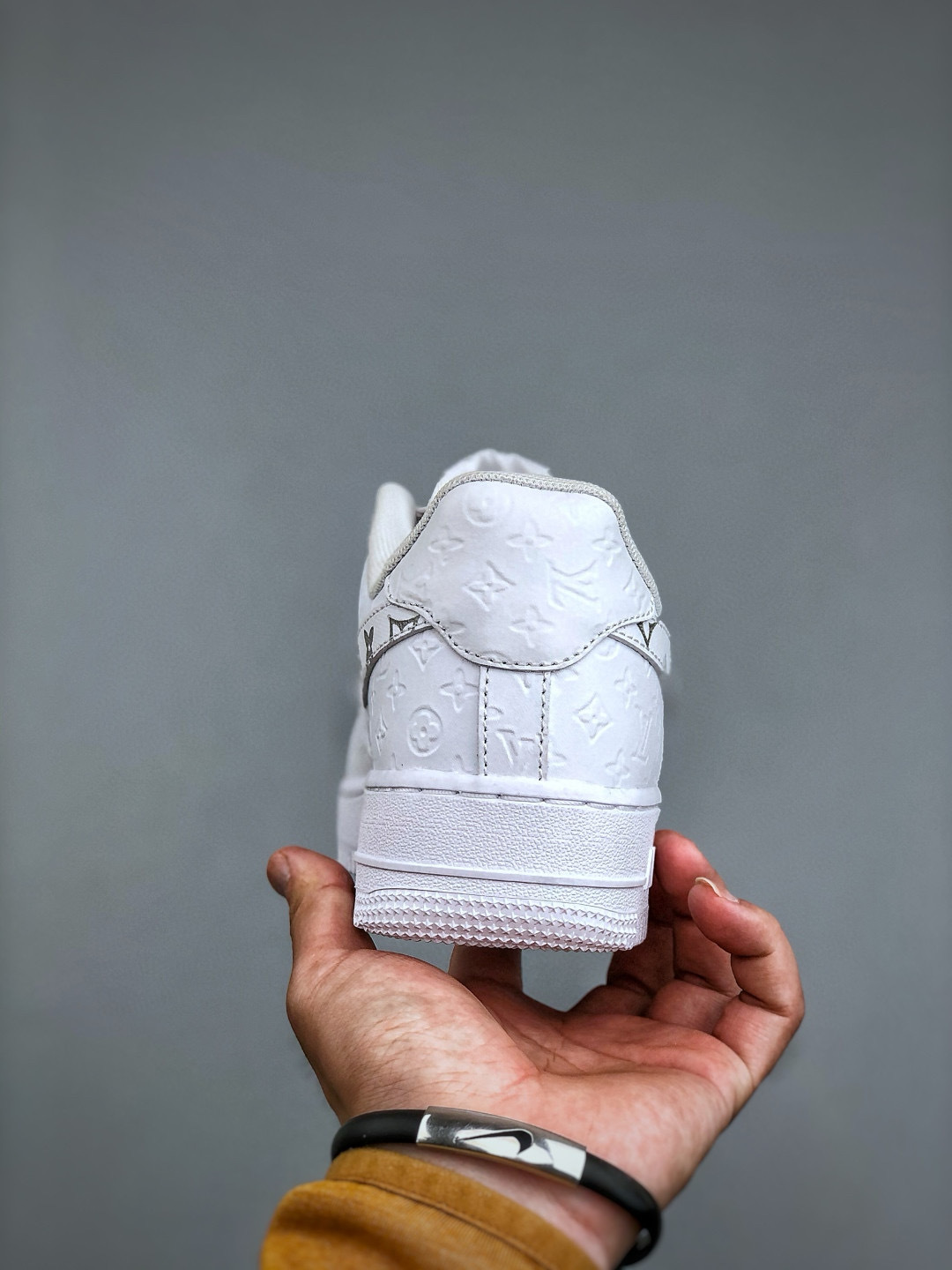 Nike Air Force 1 '07 x Louis Vuitton: Low-Top Casual Sneakers 7 cmp i1746480120274 1979 0 5