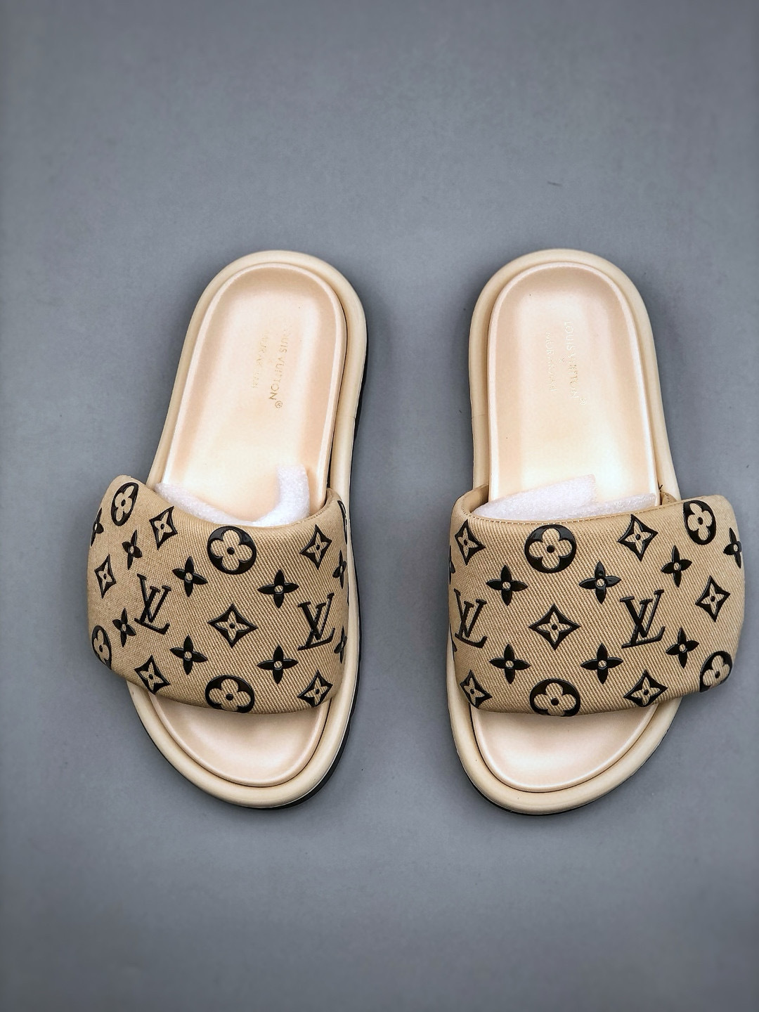 Louis Vuitton Takashi Murakami White Leather Flat Sandals Slides Slippers 7 cmp i1746551692731 4723 0 5