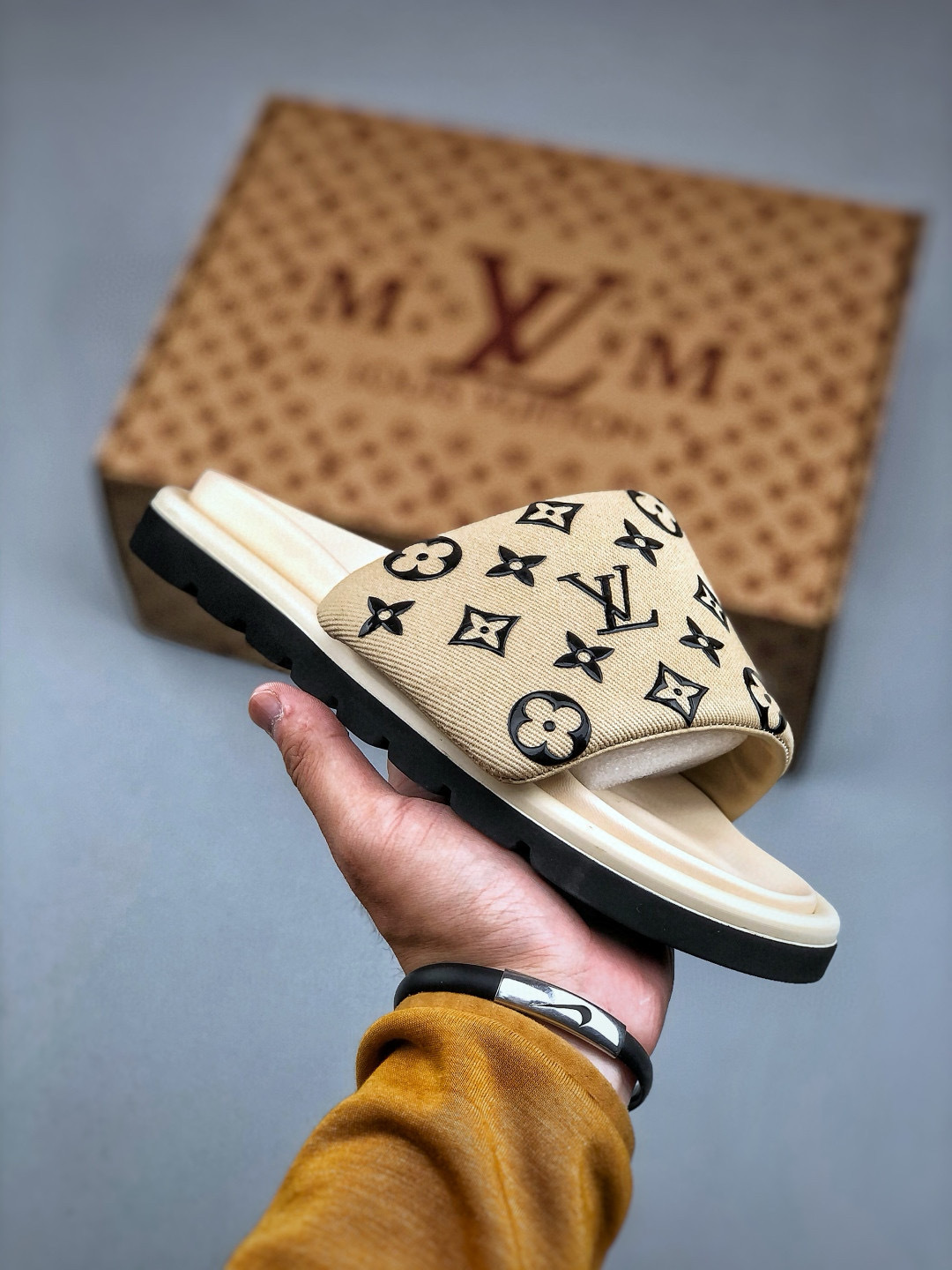 Louis Vuitton Takashi Murakami White Leather Flat Sandals Slides Slippers 5 cmp i1746551692740 8068 0 3