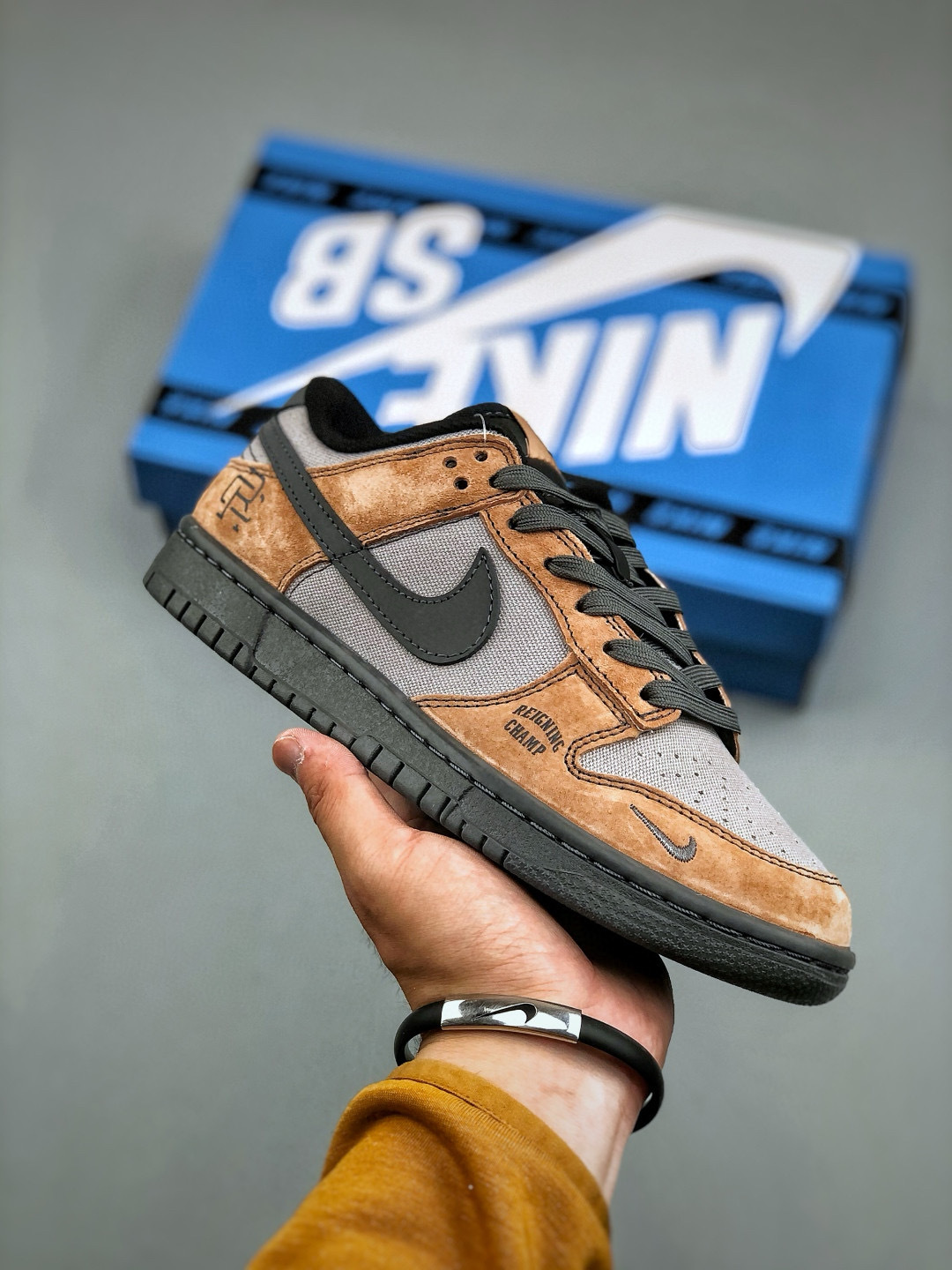 Nike SB Dunk Low x Stussy Sneakers - Brown/Green, Premium Leather Comfort 5 cmp i1746552821972 919 0 3