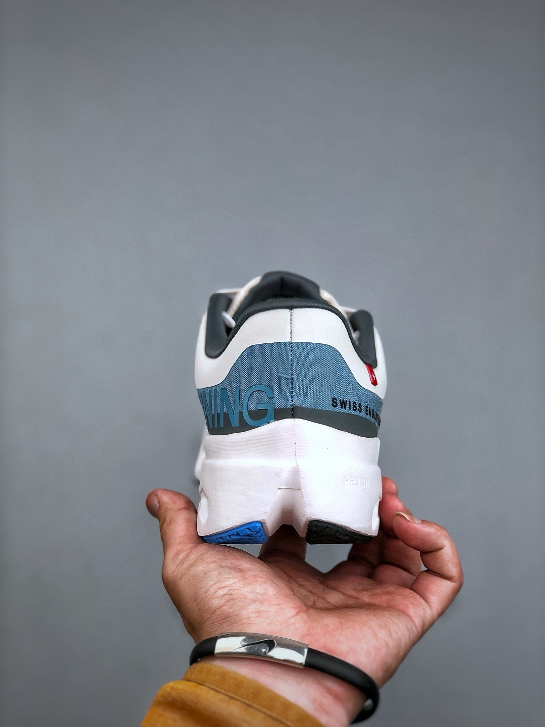 On Running Cloudsurfer Next Lightweight Comfort Multifunctional Sneakers 4 cmp i1746637347668 2829 0 2