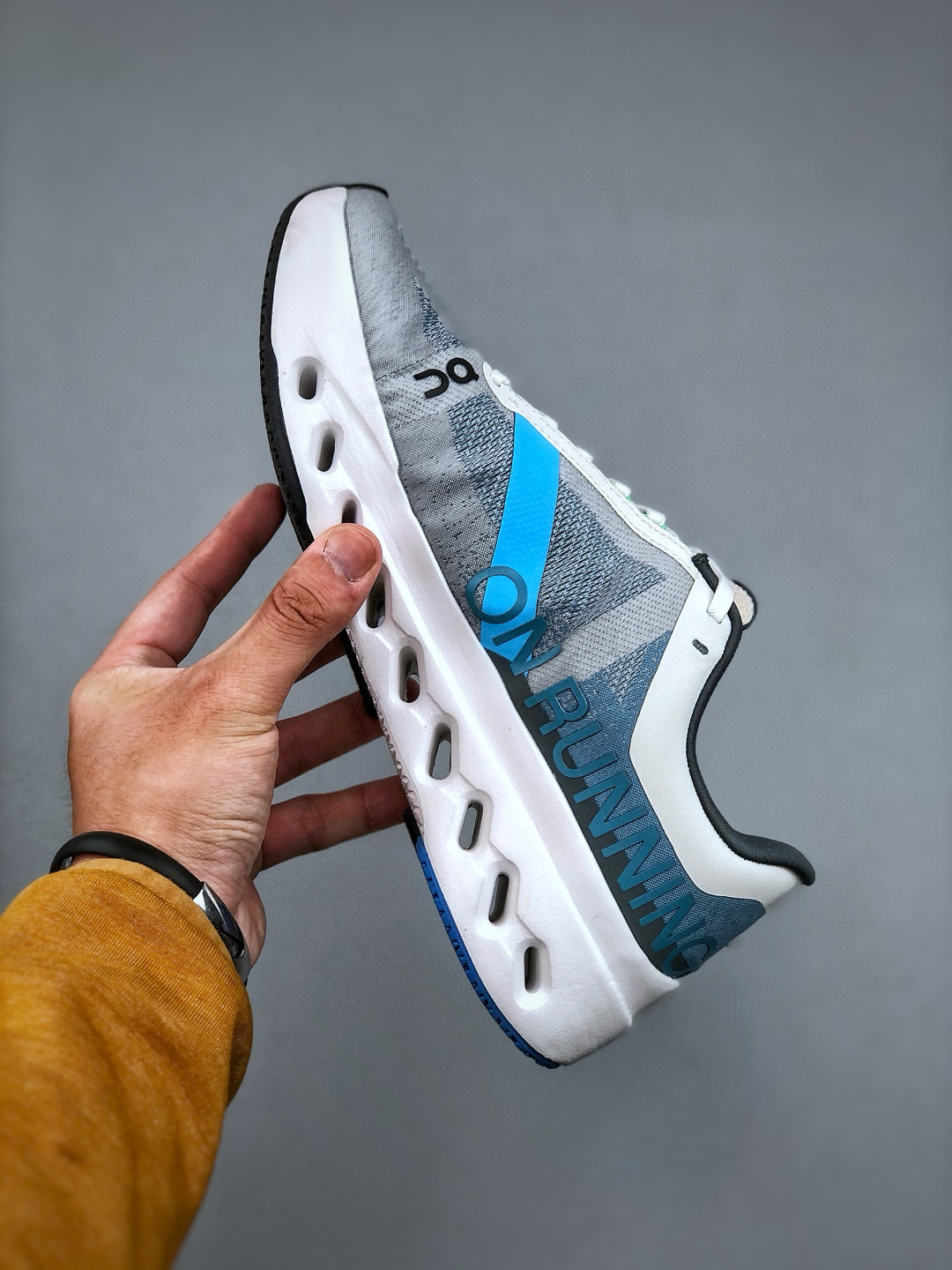 On Running Cloudsurfer Next Lightweight Comfort Multifunctional Sneakers 3 cmp i1746637347673 4276 0 1