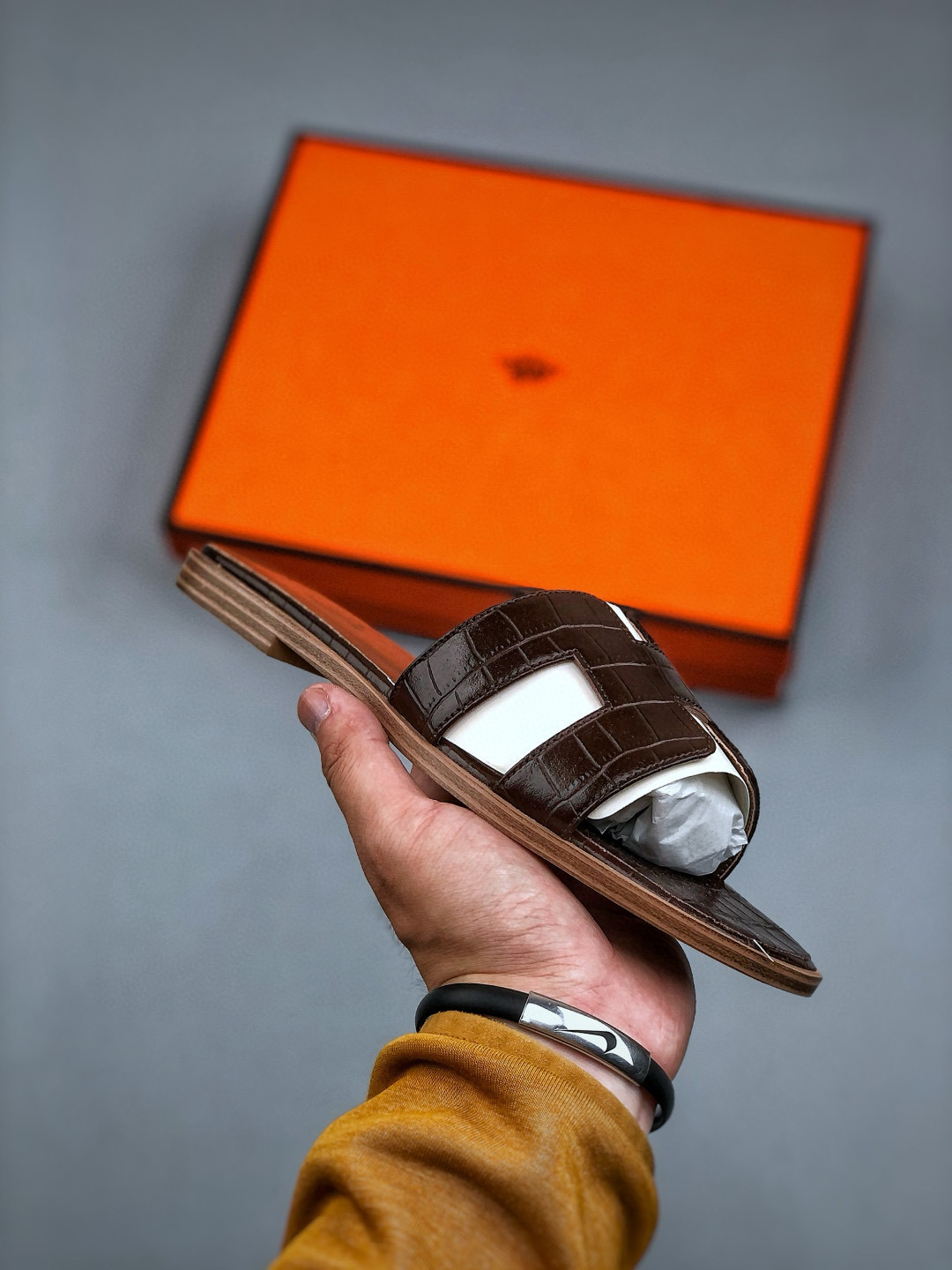 Hermes Chypre Sandals: Stylish Leather Slides for Women - Brown and White 2 cmp i1746637435818 5097 0 0
