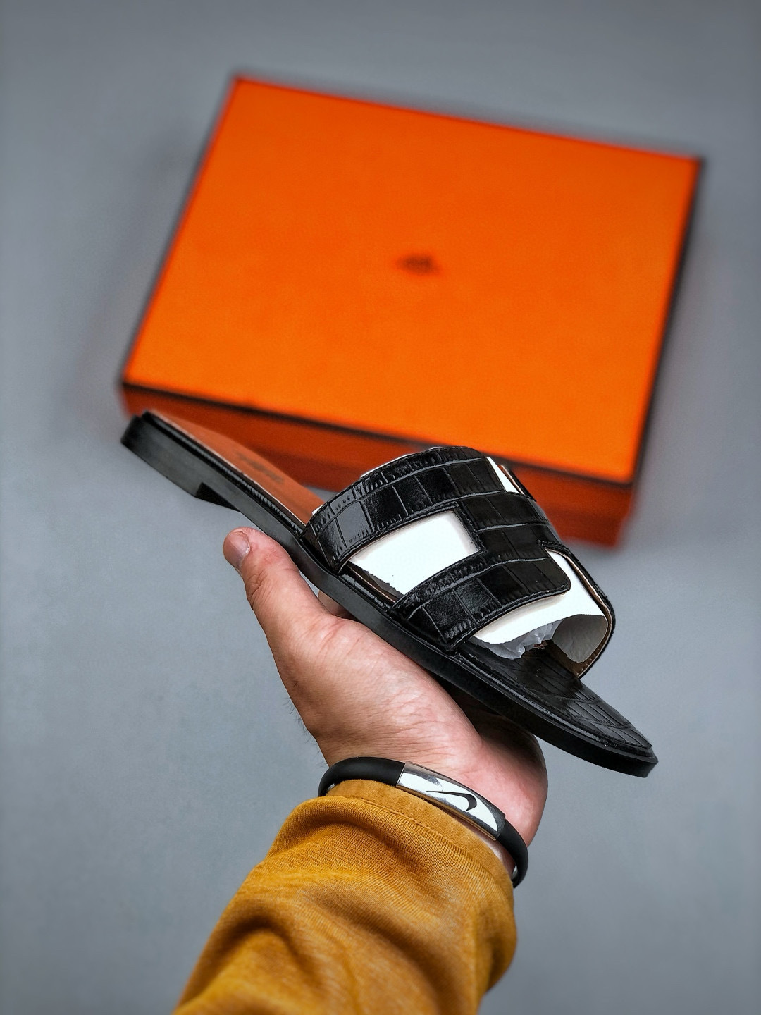 Hermes Chypre Sandals: Stylish Leather Slides for Women - Brown and White 5 cmp i1746637435823 2358 0 3