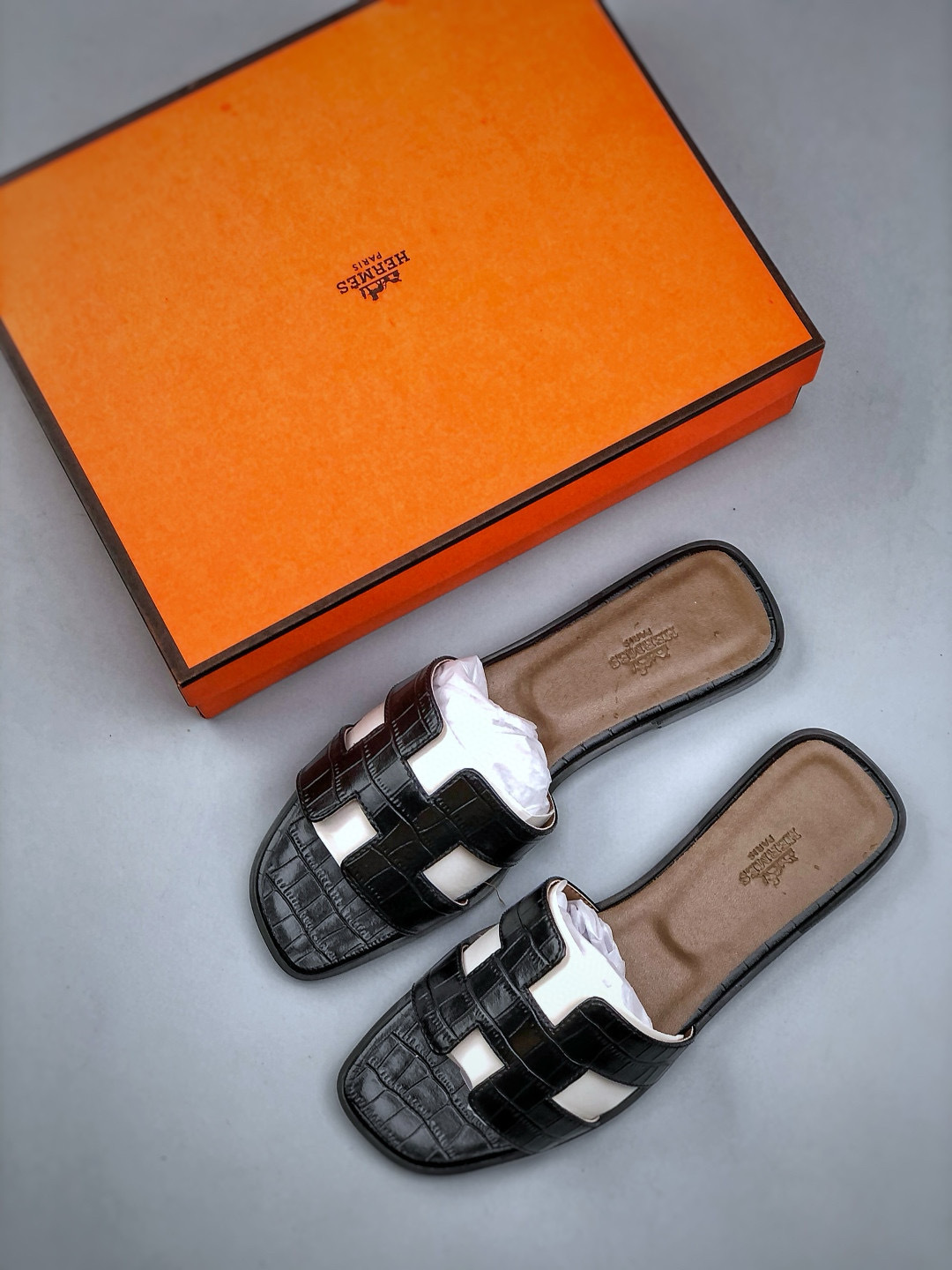 Hermes Chypre Sandals: Stylish Leather Slides for Women - Brown and White 7 cmp i1746637435831 2679 0 5