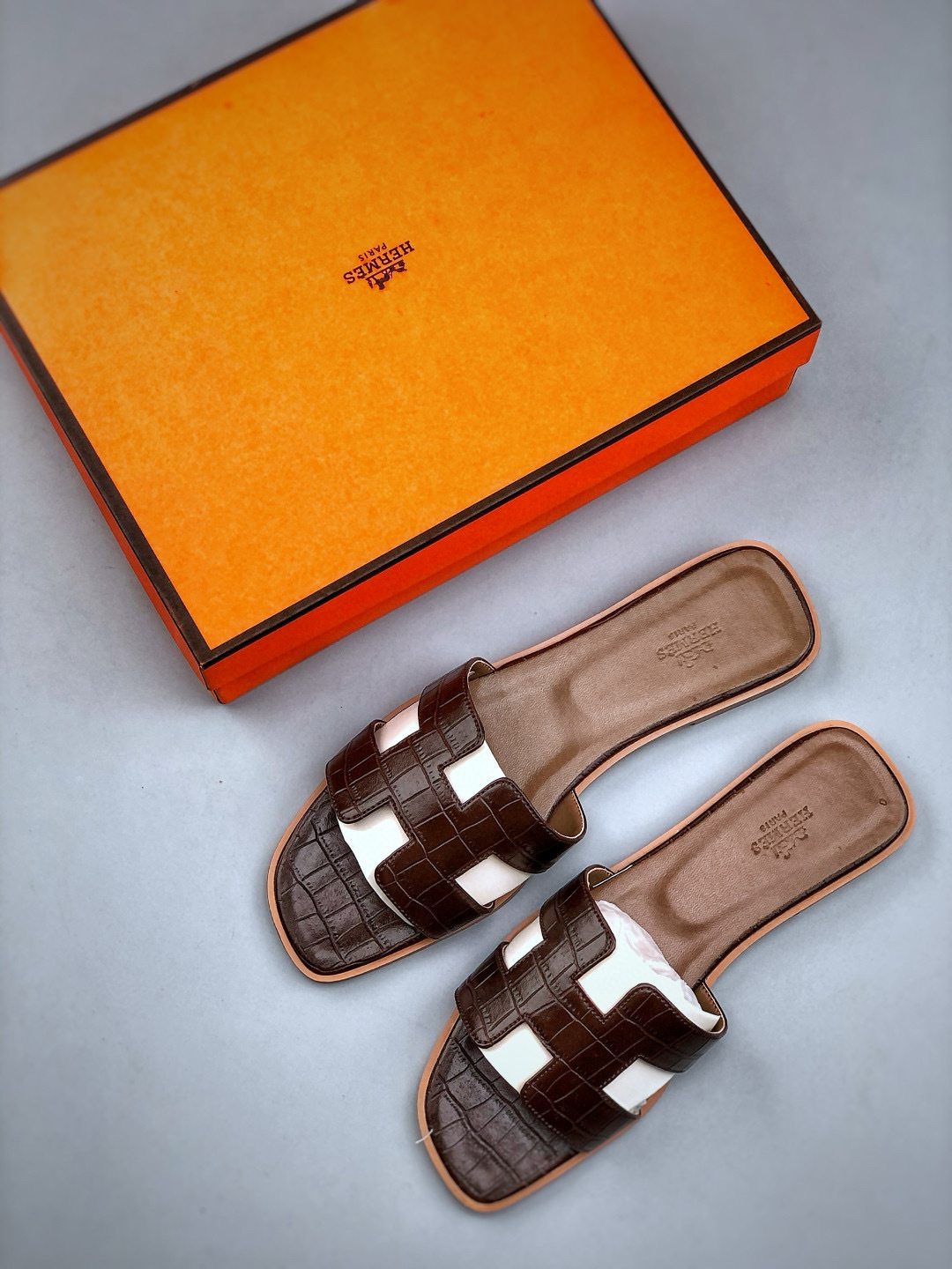 Hermes Chypre Sandals: Stylish Leather Slides for Women - Brown and White 4 cmp i1746637435836 930 0 2
