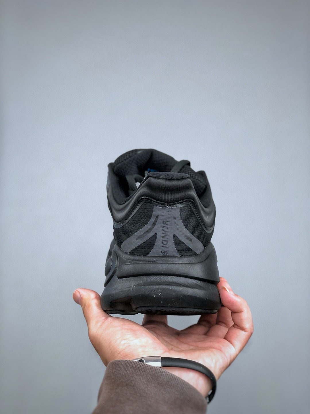 HOKA ONE ONE Bondi 9 Wide: Comfort, Cushioning, and Performance Running Shoes 10 cmp i1746898349377 604 0 8