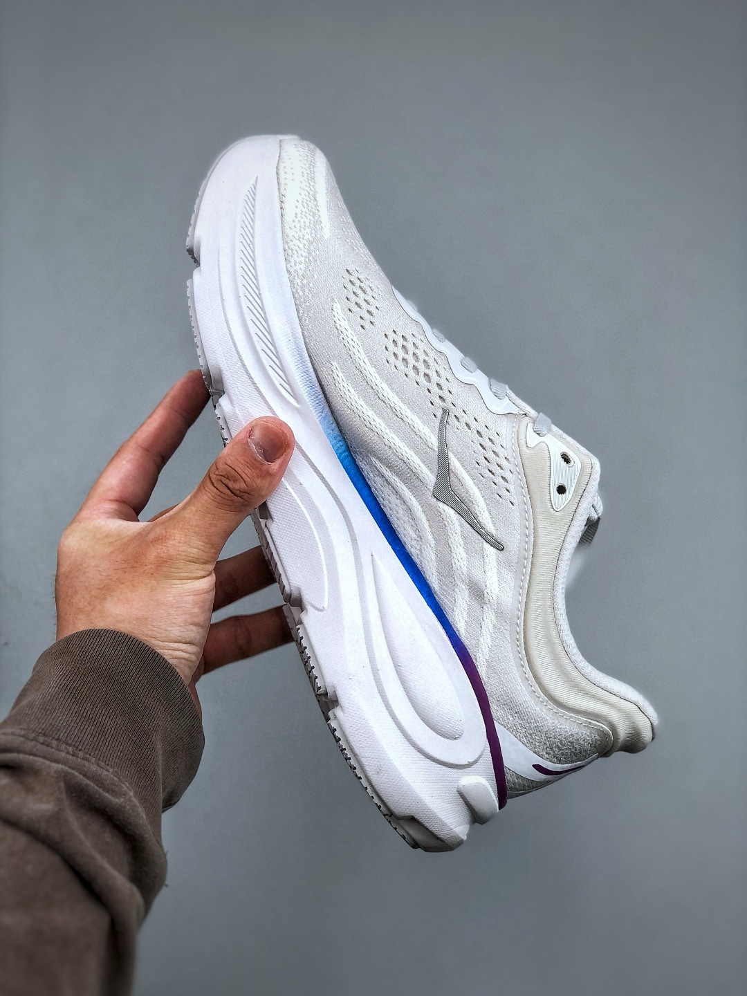 HOKA ONE ONE Bondi 9 Wide: Comfort, Cushioning, and Performance Running Shoes 6 cmp i1746898349398 1158 0 4