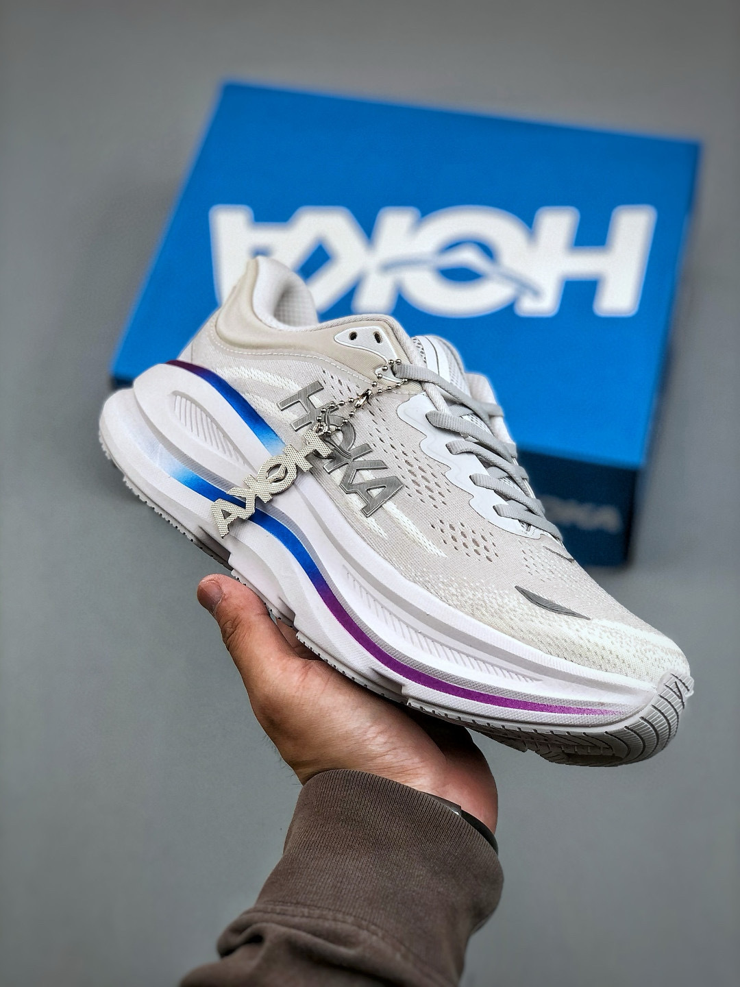 HOKA ONE ONE Bondi 9 Wide: Comfort, Cushioning, and Performance Running Shoes 5 cmp i1746898349406 9437 0 3
