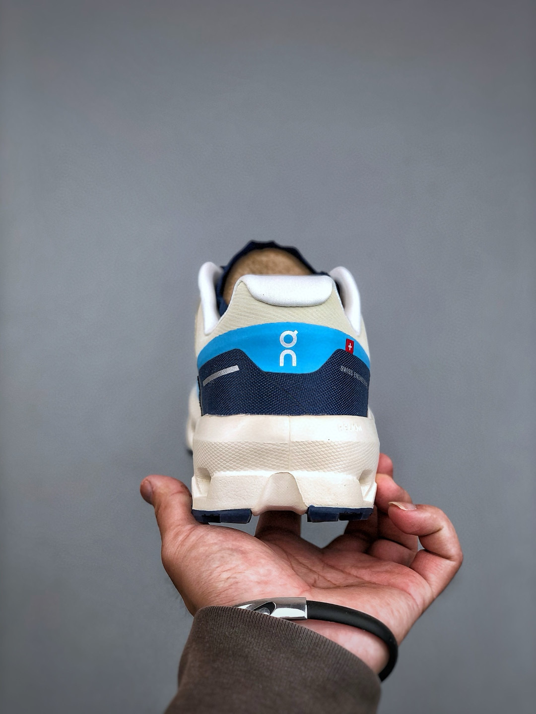 On Running Cloudvista 5.0 White & Blue Lightweight Trail Running Shoes 4 cmp i1746898443656 6117 0 2