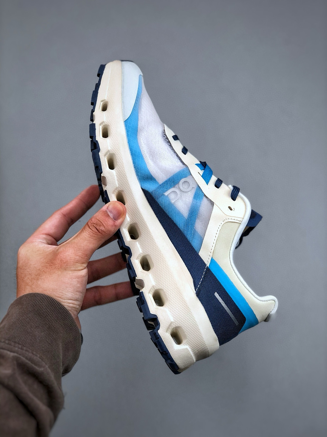 On Running Cloudvista 5.0 White & Blue Lightweight Trail Running Shoes 3 cmp i1746898443676 609 0 1