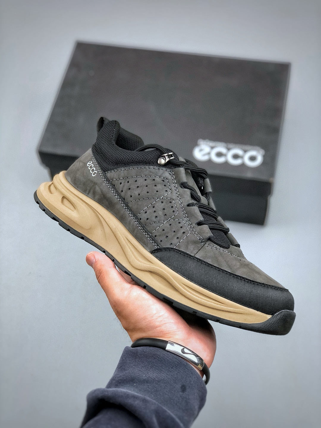 ECCO Men's Soft Leather Casual Sneakers - Lightweight & Comfortable 2 cmp i1747067888739 7554 0 0