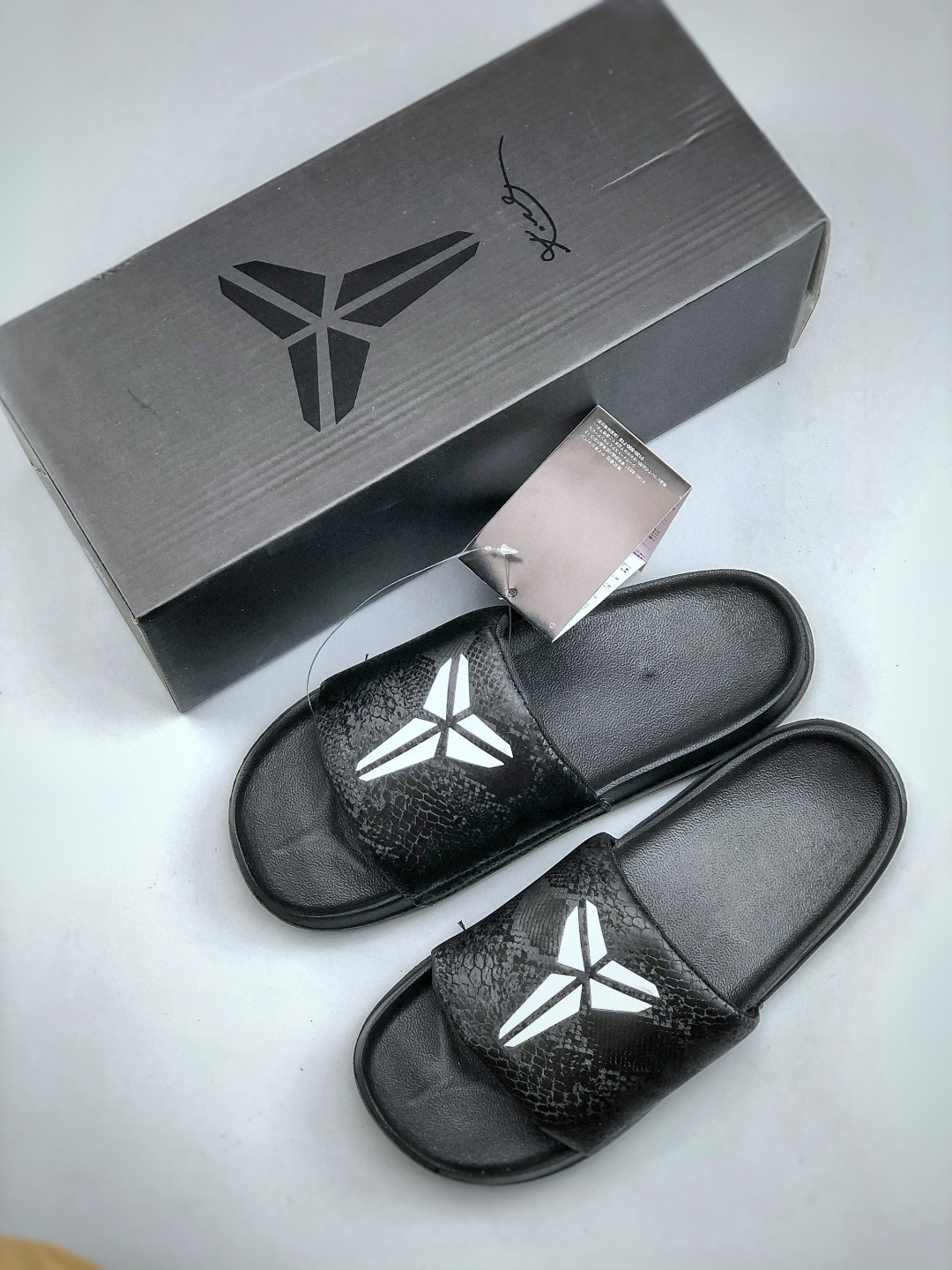 Nike Kobe Offcourt Slide 'Hyper Royal' - Comfortable and Stylish 4 cmp i1747068060438 9940 0 2