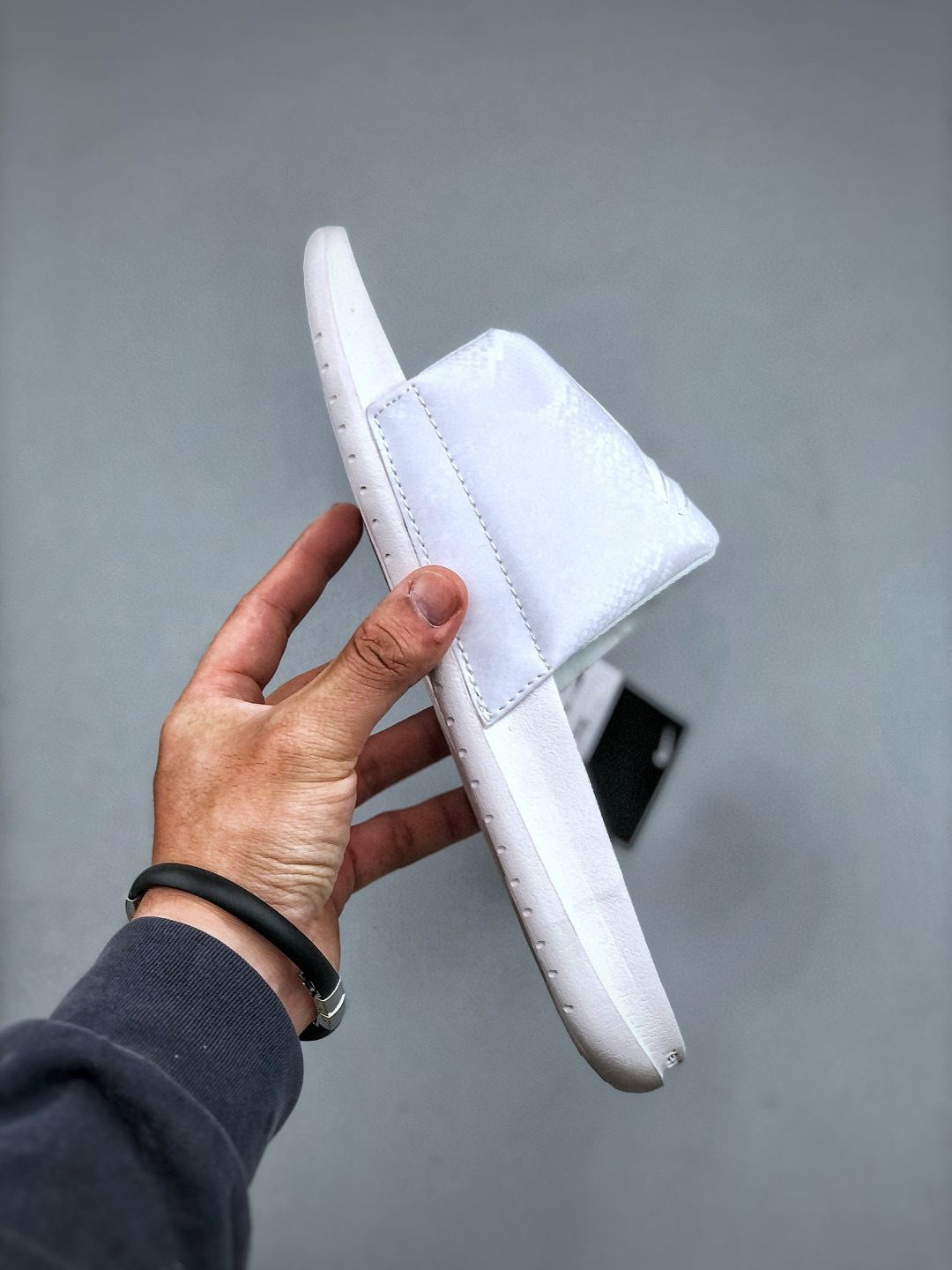 Nike Kobe Offcourt Slide 'Hyper Royal' - Comfortable and Stylish 6 cmp i1747068060447 3148 0 4