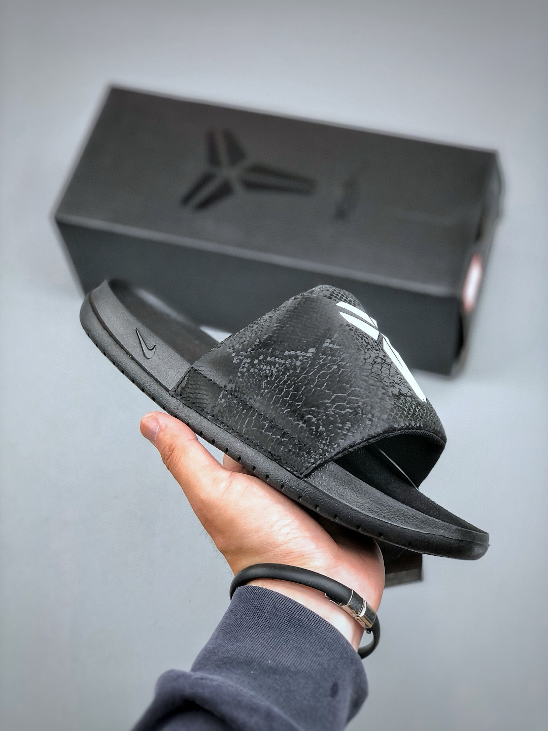 Nike Kobe Offcourt Slide 'Hyper Royal' - Comfortable and Stylish 2 cmp i1747068060451 3601 0 0