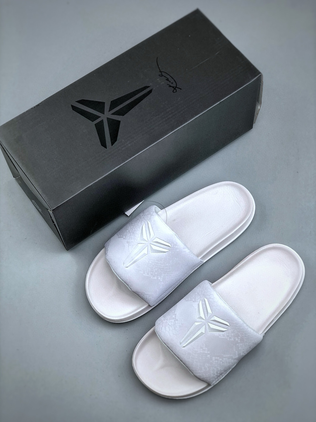 Nike Kobe Offcourt Slide 'Hyper Royal' - Comfortable and Stylish 7 cmp i1747068060455 9523 0 5