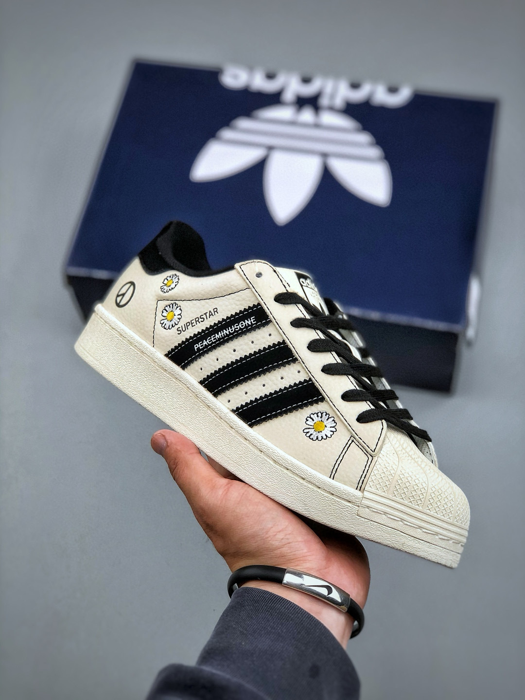 AD Originals Superstar x PEACEMINUSONE White Grey Leather Sneakers 2 cmp i1747156882779 6952 0 0