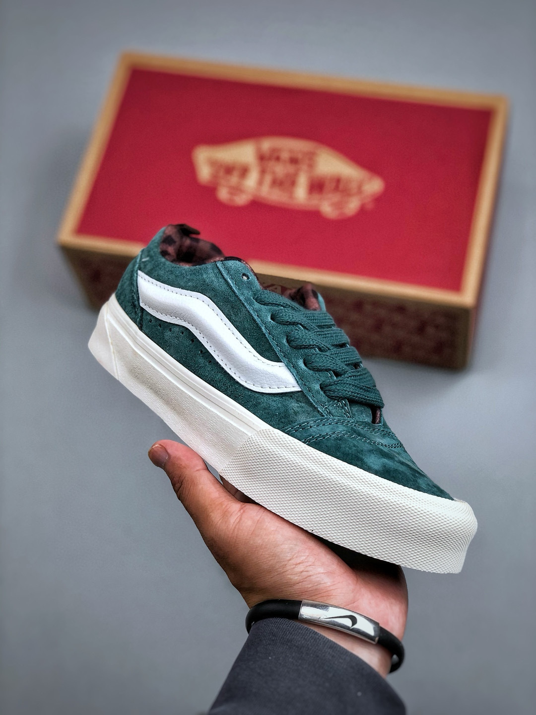 Vans Knu Skool Low-Top Sneakers - Casual, Comfortable, and Stylish 5 cmp i1757010618110 2100 0 3