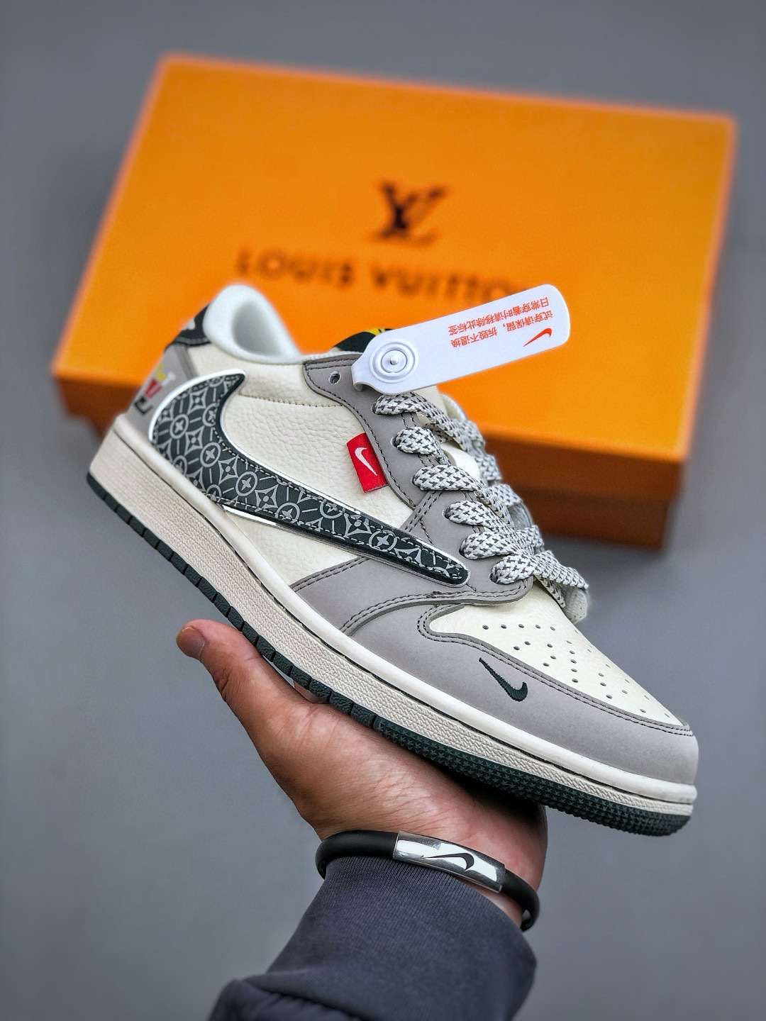 Nike Air Jordan 1 Low OG SP 'Travis Scott' Louis Vuitton Sneaker 2 cmp i1757010661708 143 0 0