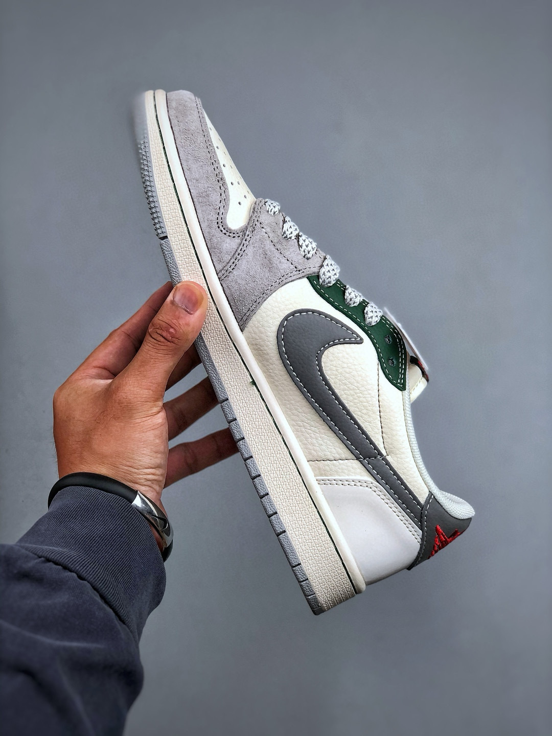 Nike Air Jordan 1 Low OG SP 'Travis Scott' Louis Vuitton Sneaker 6 cmp i1757010661713 5836 0 4