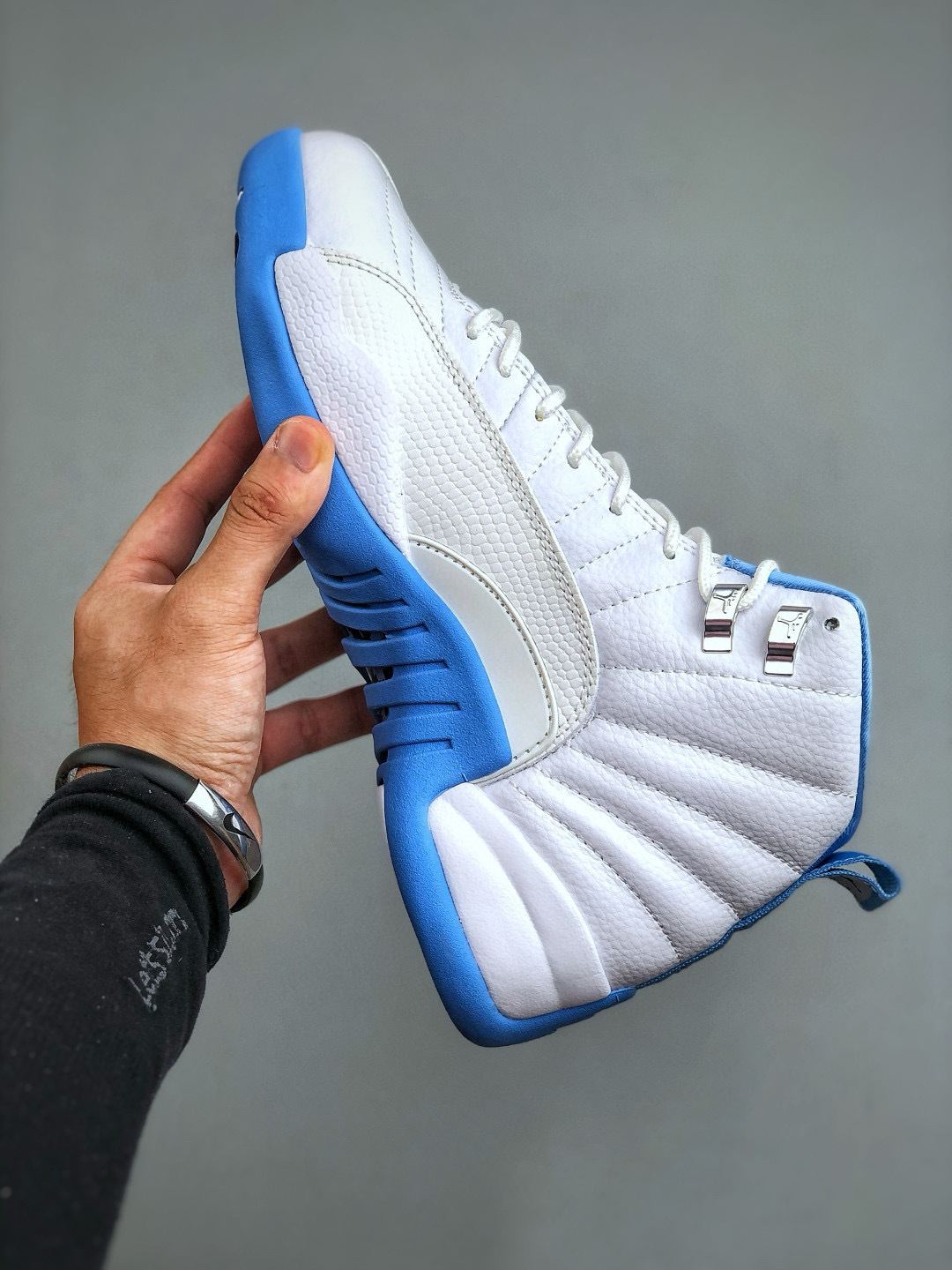 Air Jordan 12 Retro: Premium Leather, Zoom Air Cushioning, Iconic Style 6 cmp i1760813131959 1677 0 4