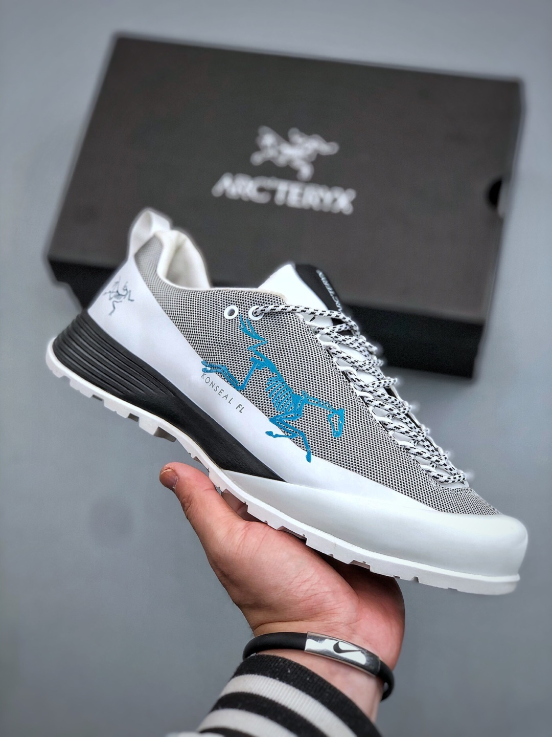 🈴 💰 240  Arcteryx始祖鸟  远古奔马 马年 国风 机能 运动 耐磨 低帮 登山鞋 
 徒步 攀岩 户外休闲鞋 上脚舒适轻便无负重感  四季百搭
尺码：39-45（半）