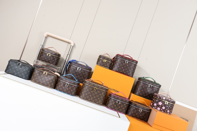 Louis Vuitton Vanity PM: Stylish & Compact Travel Companion, Multiple Colors 1 Louis Vuitton Vanity PM: Stylish & Compact Travel Companion, Multiple Colors