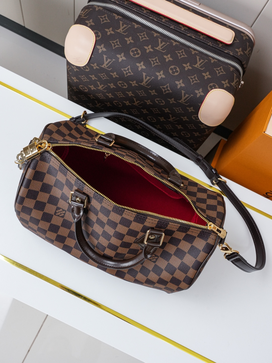 Louis Vuitton 动态163c01芯片N40590啡格30 （新版五金） M41112啡格30【独家背景 】Speedy 系列手袋原为 1930 年代的旅行者而设计