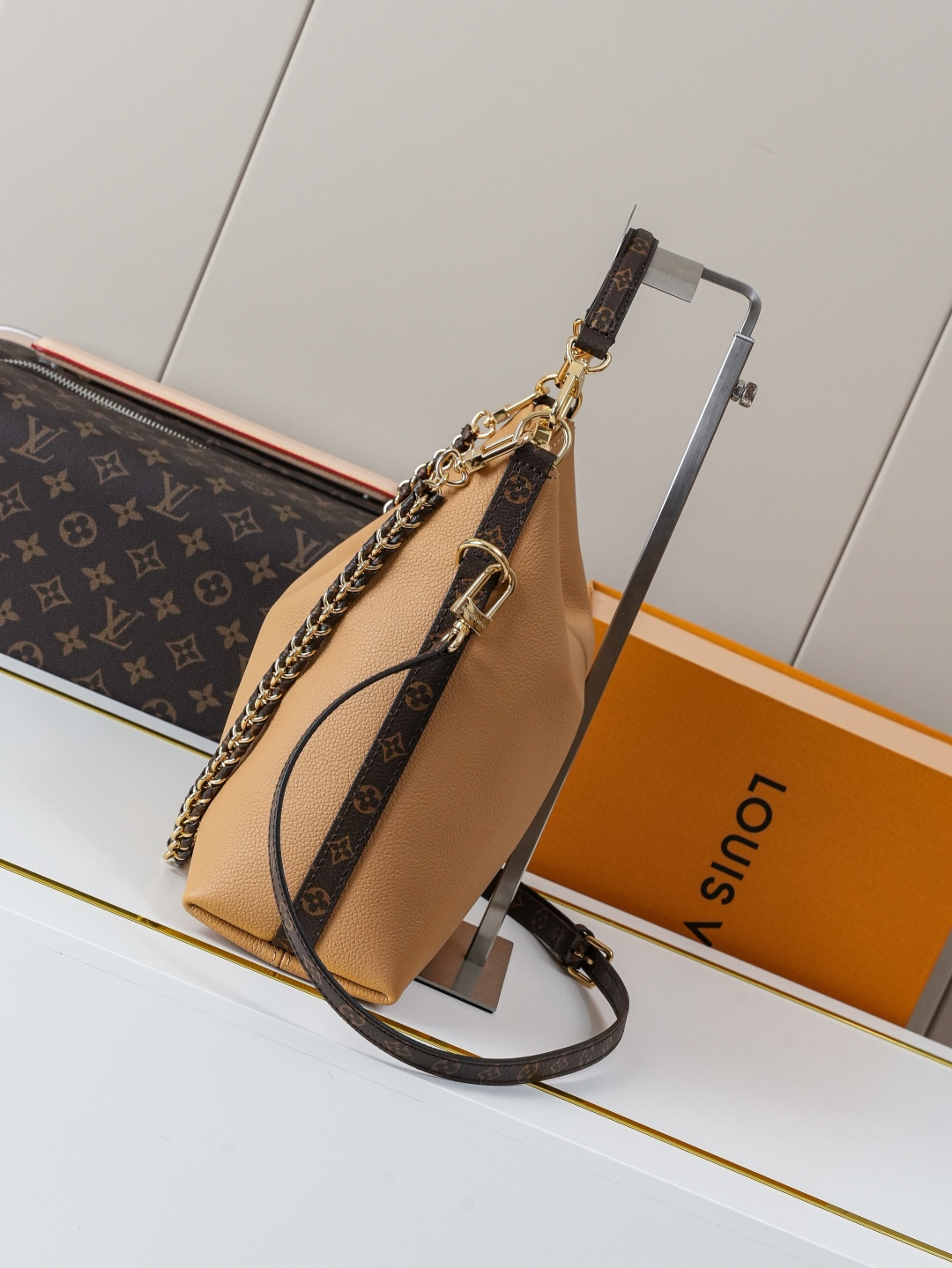 Alternative view of Handbag 10072