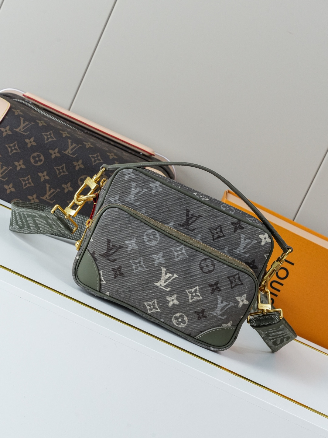 P490 [Chip dinámico 163c01] M27095 verde oscuro Orden original superior [Foto real de fondo exclusiva] Este bolso Nil u…