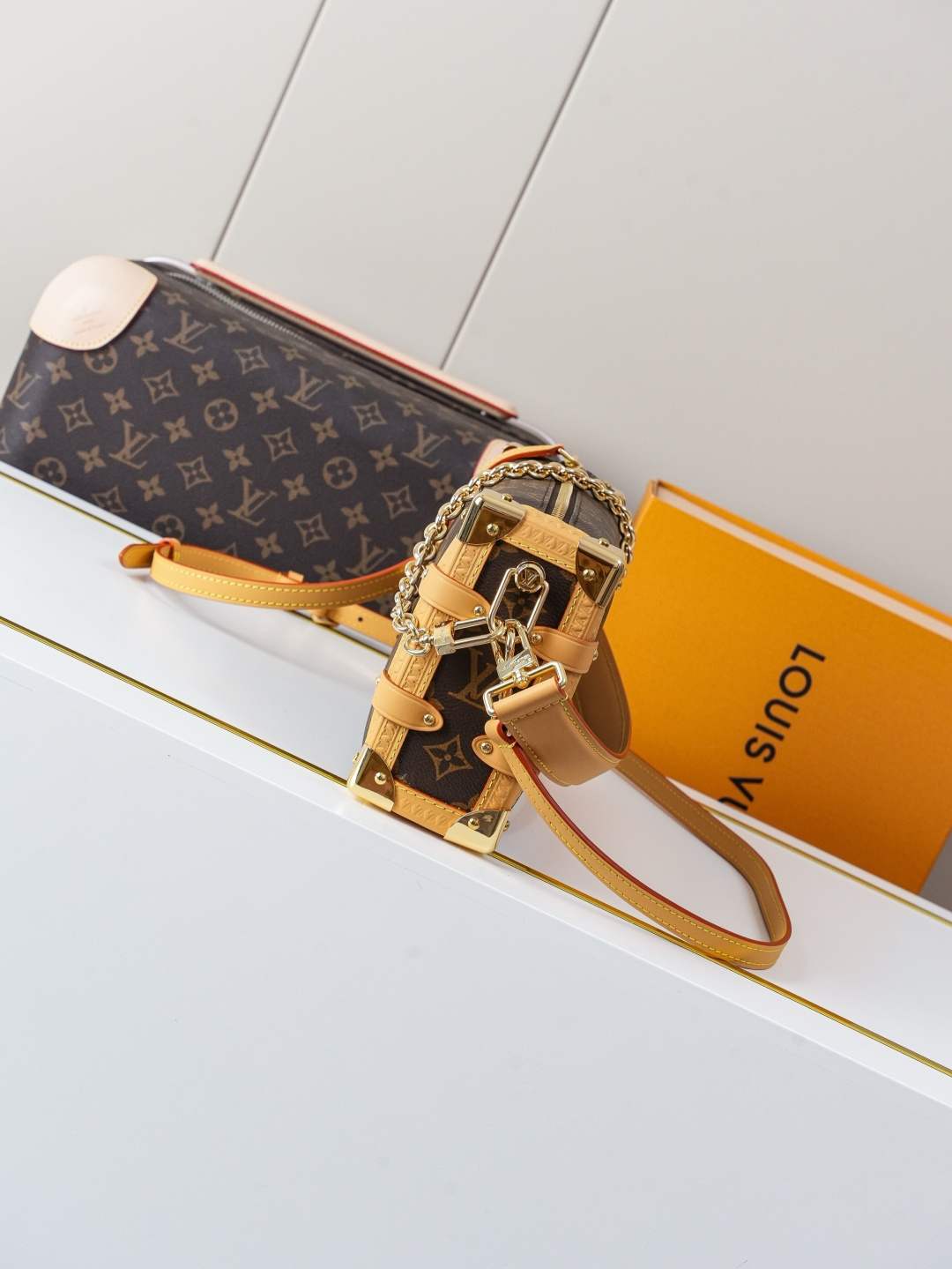 Alternative view of Louis Vuitton Handbag 12161