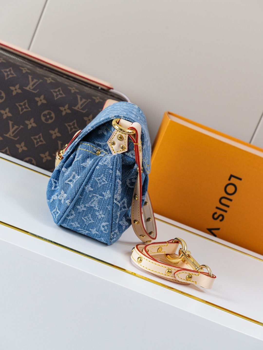 Alternative view of Handbag 10076