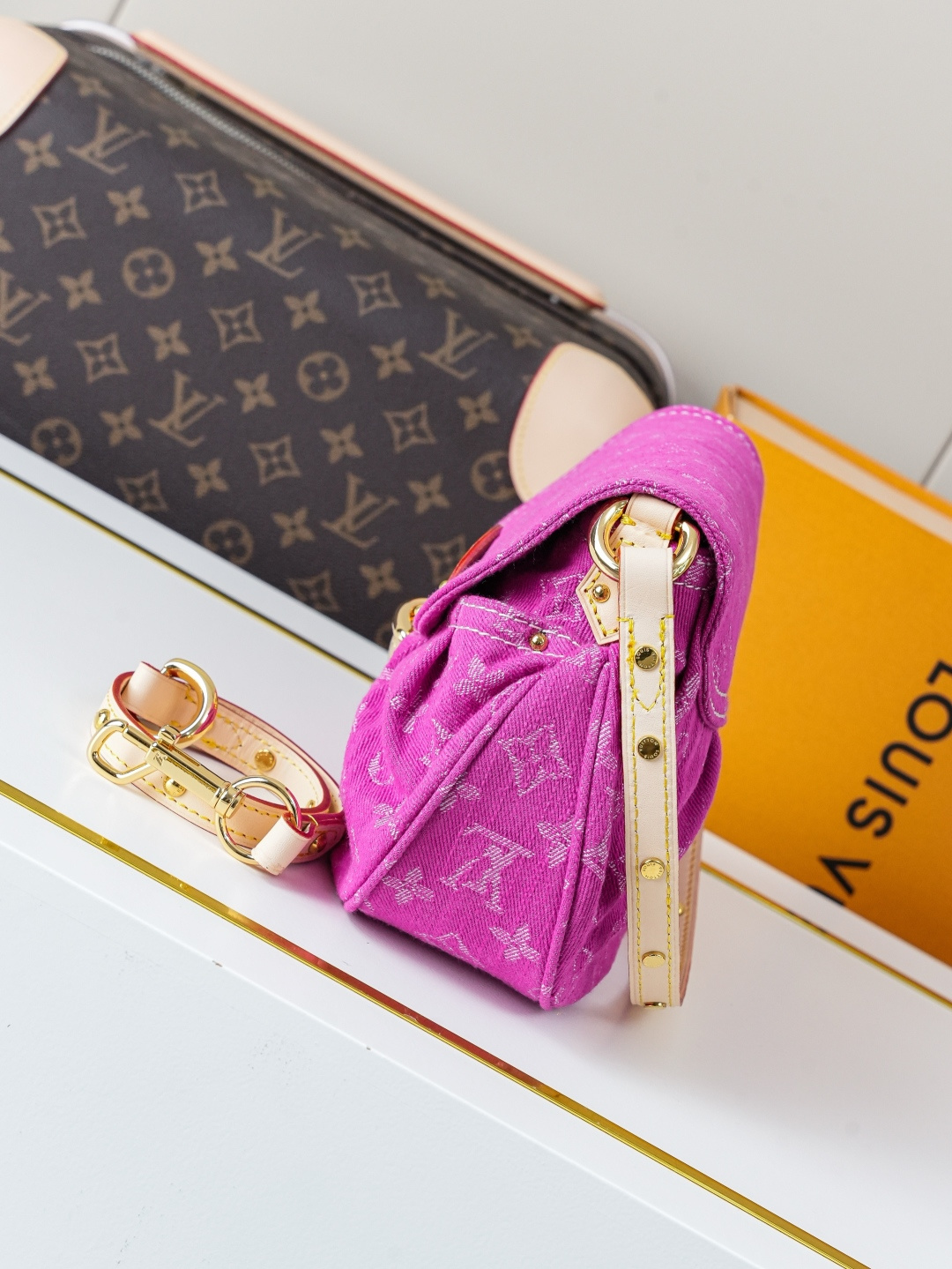 Alternative view of Handbag 10075