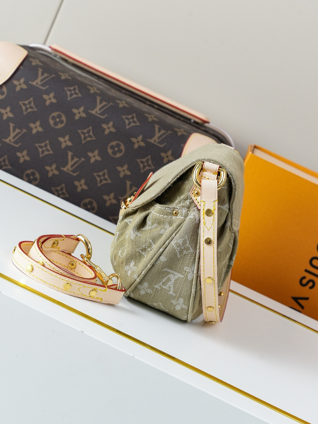 Alternative view of Handbag 10074