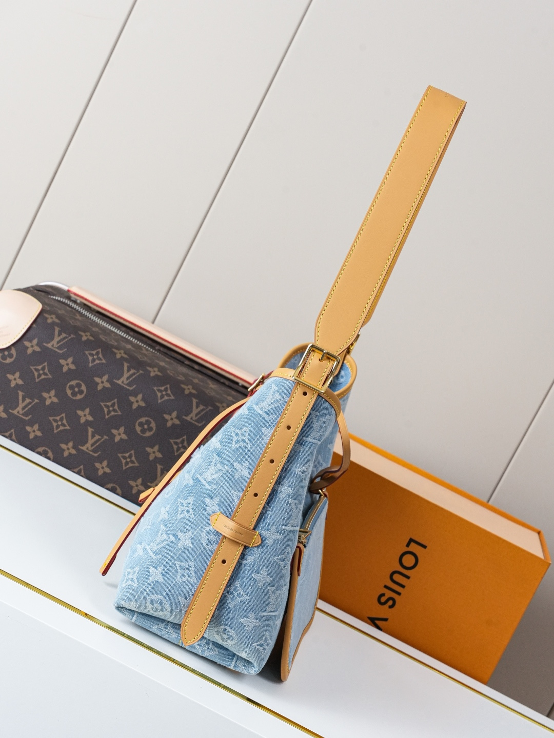 Alternative view of Louis Vuitton Handbag 12170