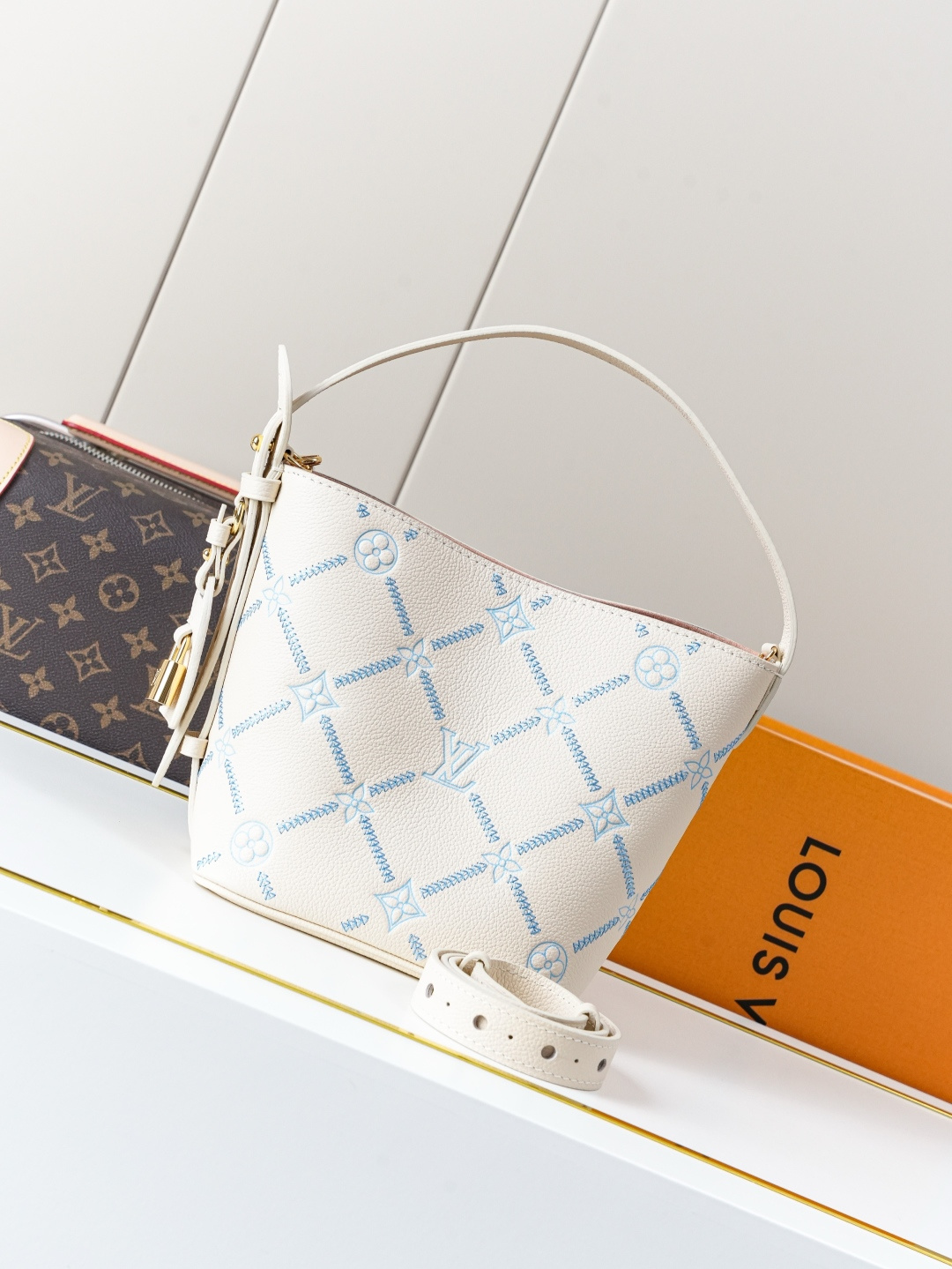 Сумка Louis Vuitton с монограммой