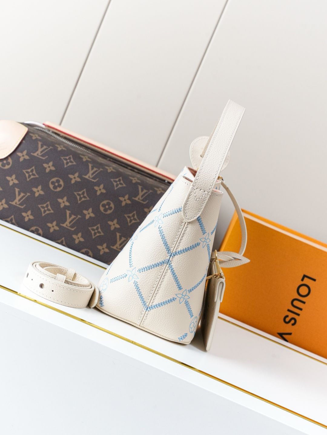 Сумка Louis Vuitton с монограммой