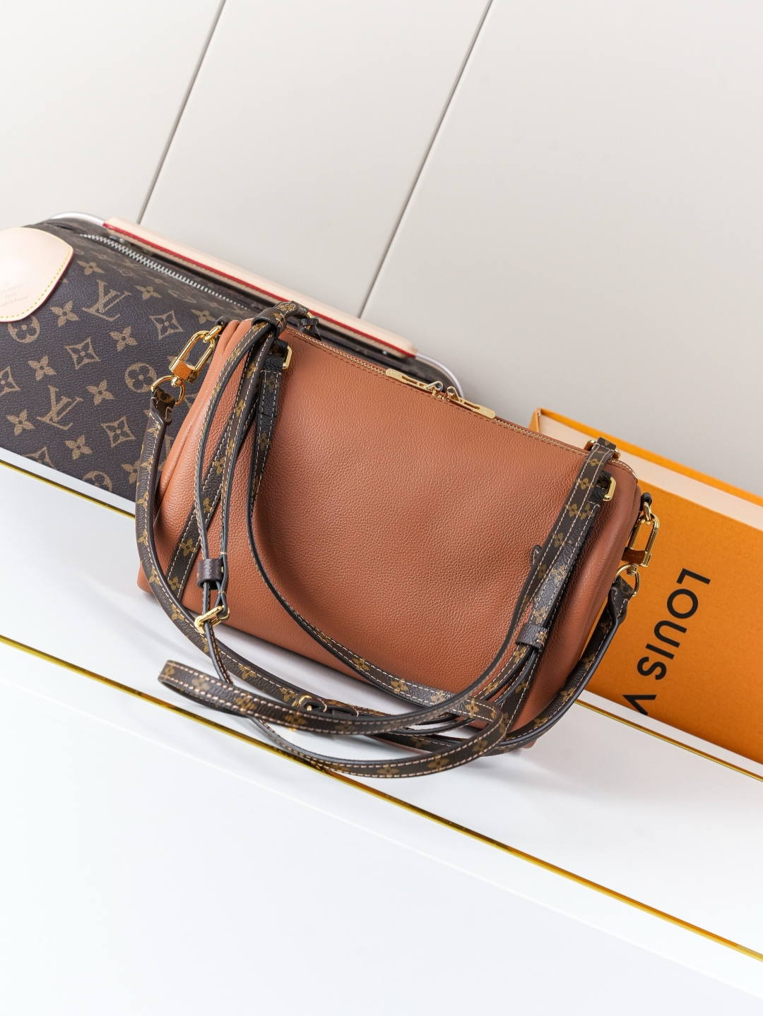 Сумка Louis Vuitton с монограммой