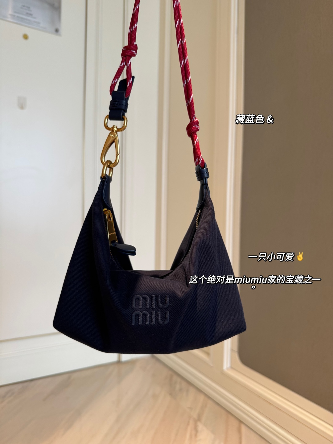 NO:811596,Navy blue 'This is definitely a great treasure of the miumiu family., trendy department store, miumiu19860909藏蓝色 ” 这绝对是miumiu 家的大宝藏.,潮品百货,miumiu,accessory