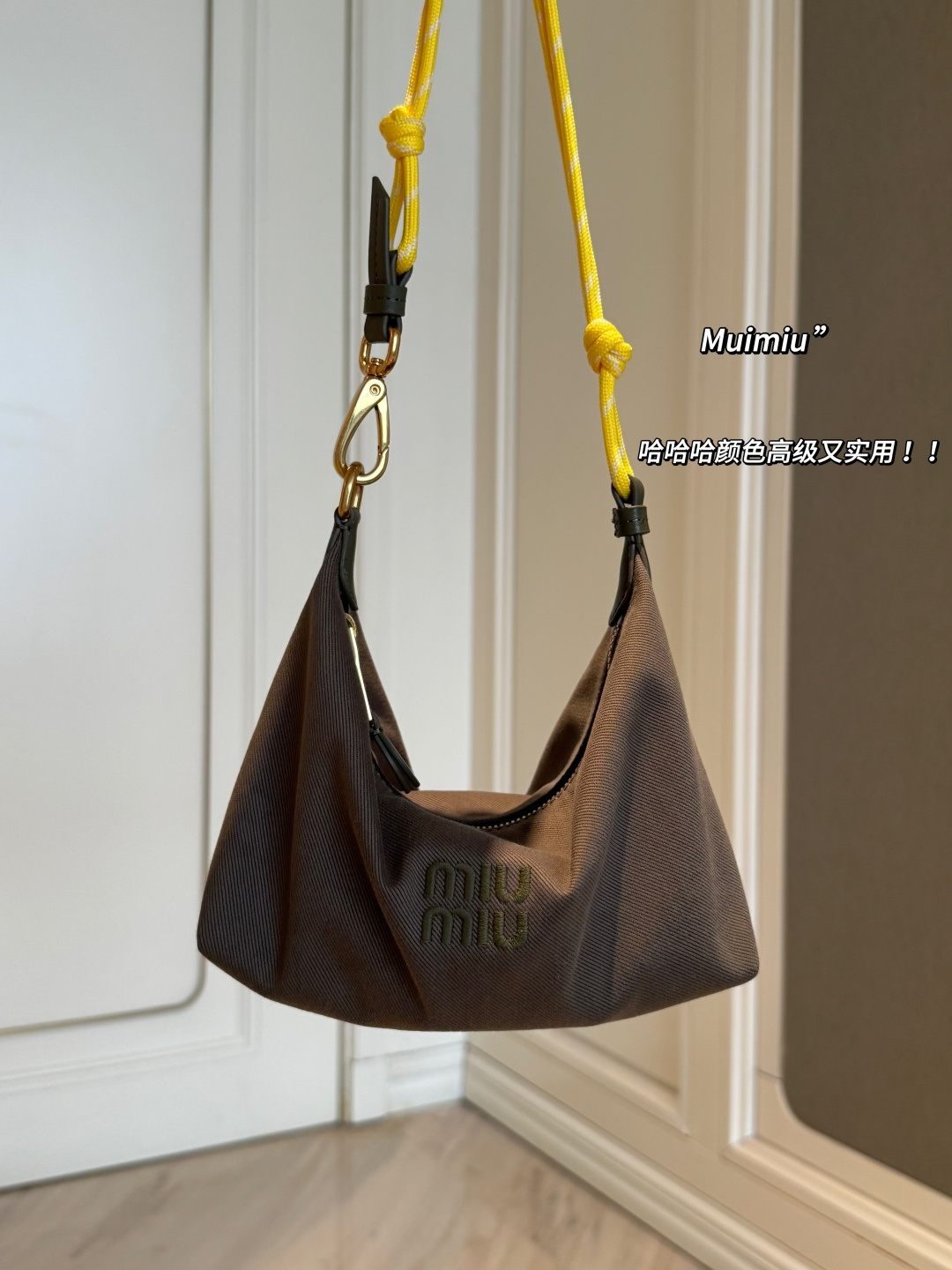 NO:811580,'Dark green'. In fact, this color is between dark green and military green. It has a western style and a tone. Chaopin Department Store19860909墨绿色 ” 其实这个颜色在墨绿与军绿色之间 洋气 有调调.,潮品百货,accessory