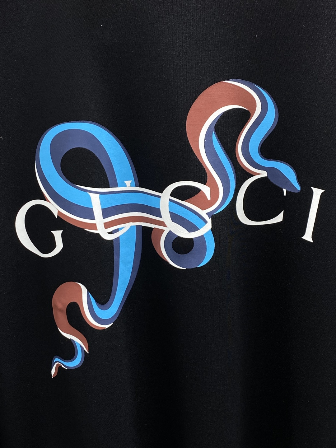 Gucci Spring 2025 Collection: Unique Designs, High-Quality Fabrics, and Stylish Prints - 图片 5